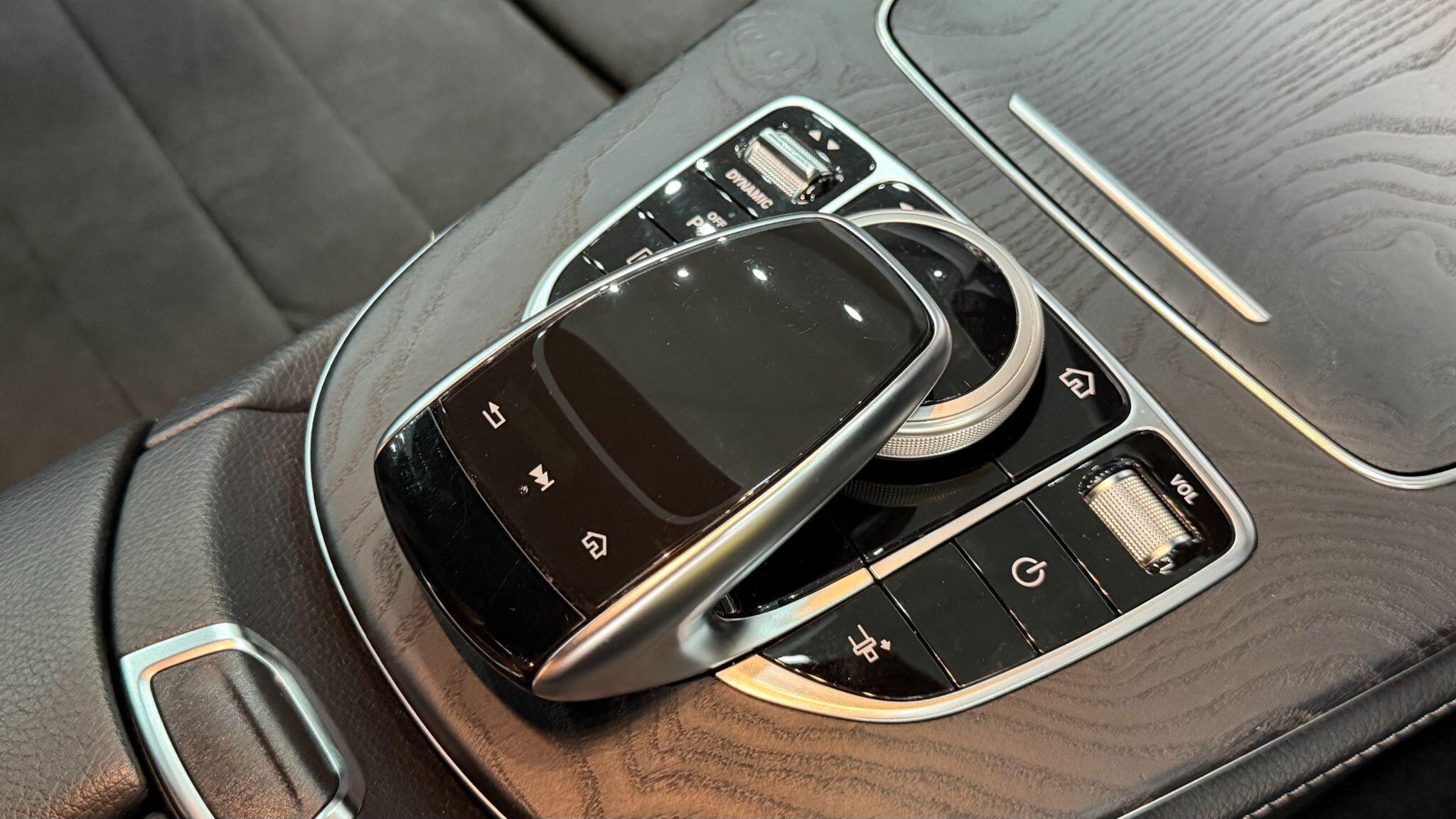 Mercedes-Benz E-Class view 17