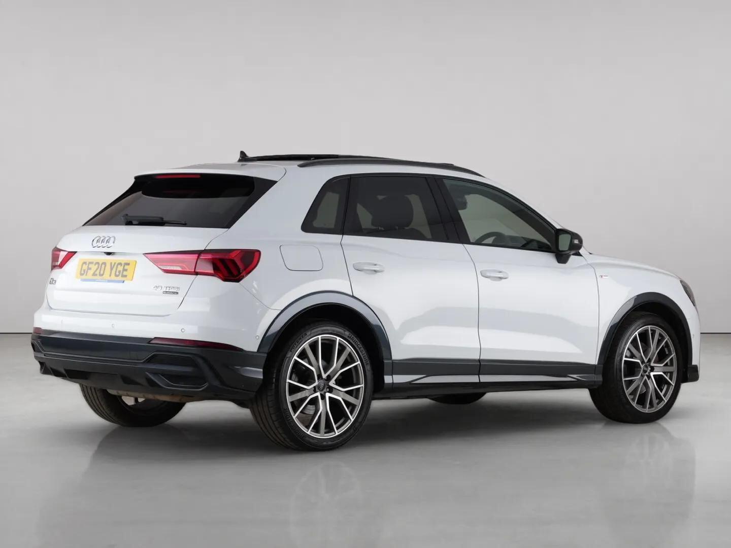 Audi Q3 view 6