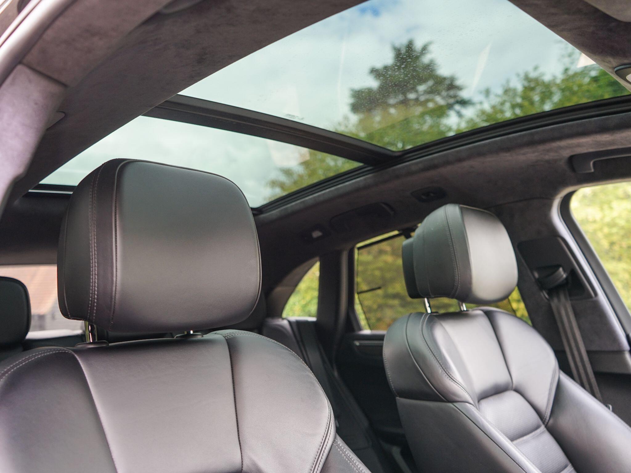 Porsche Macan view 21