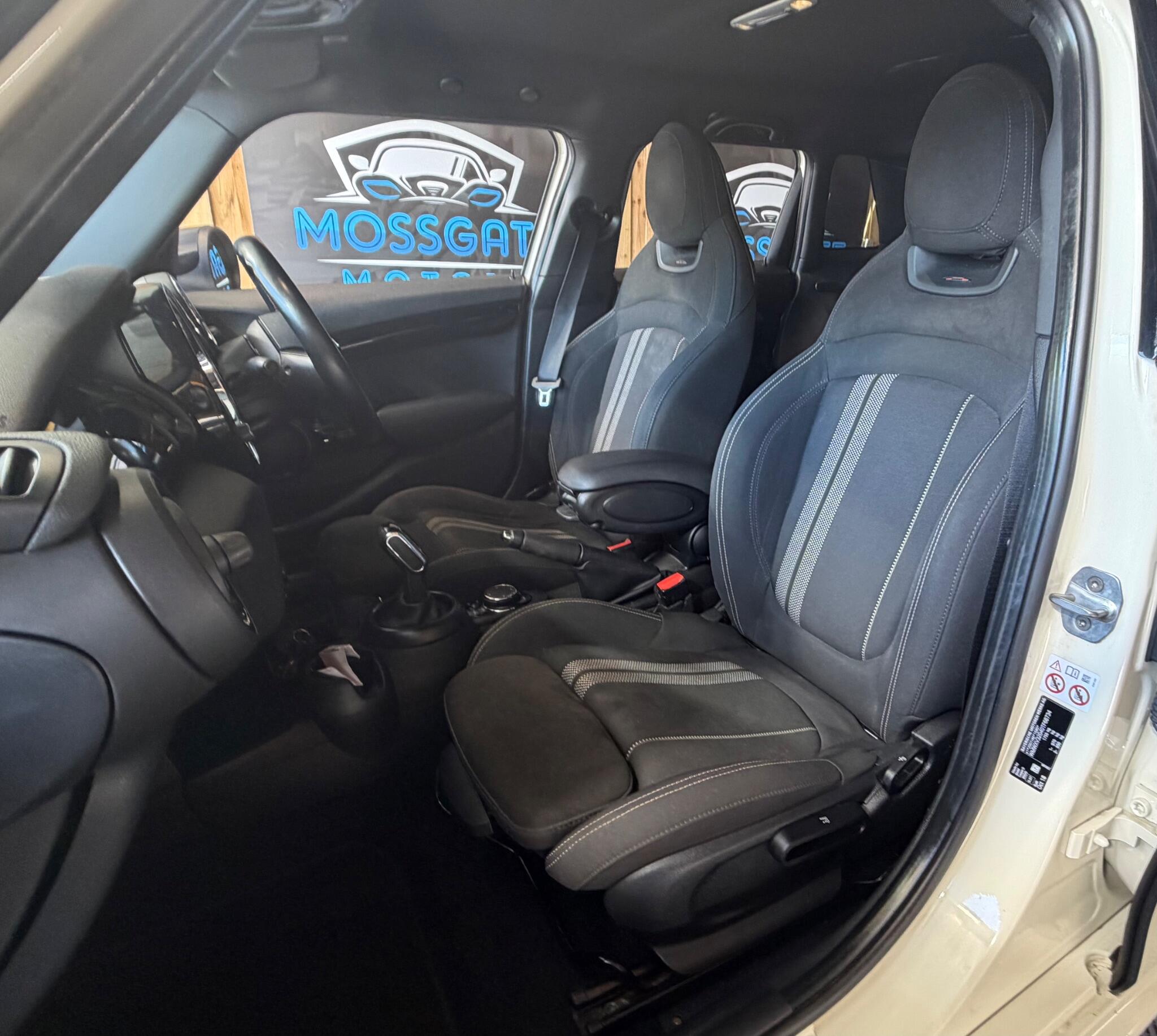 Mini Hatch view 18