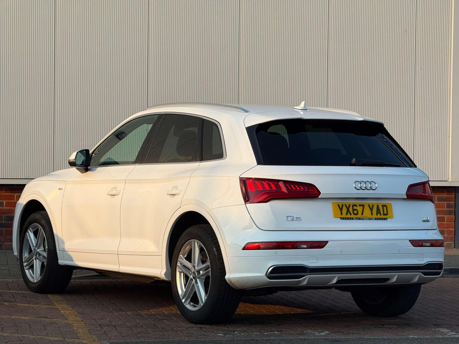 Audi Q5 view 4