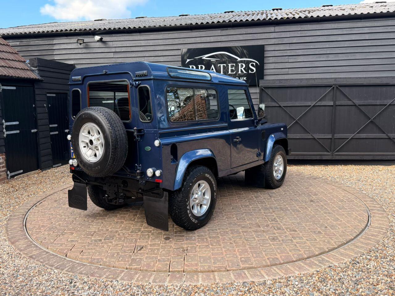 Land Rover Defender view 18
