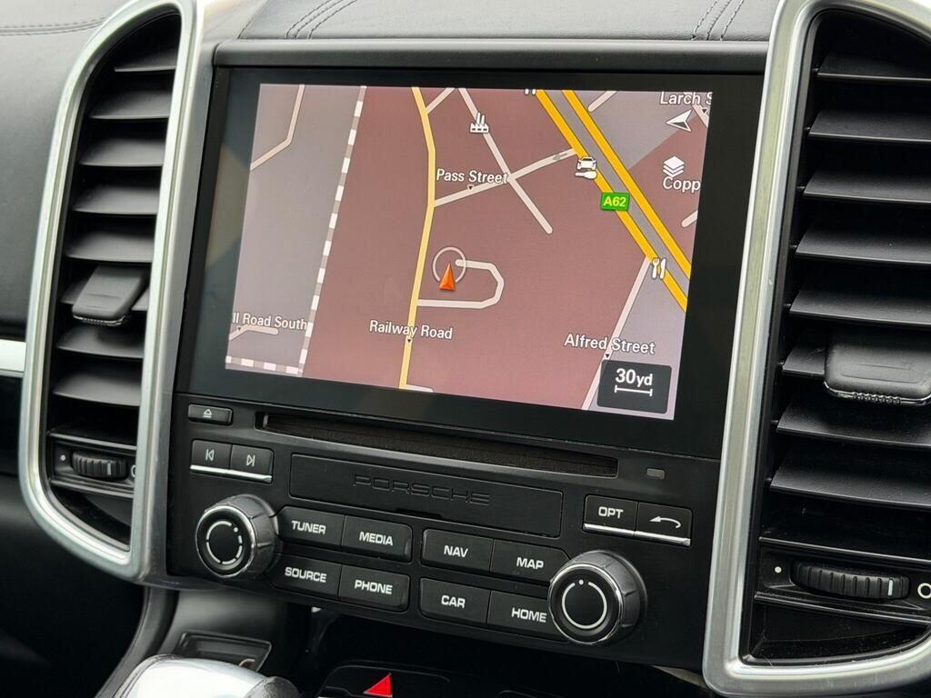 Porsche Cayenne view 33