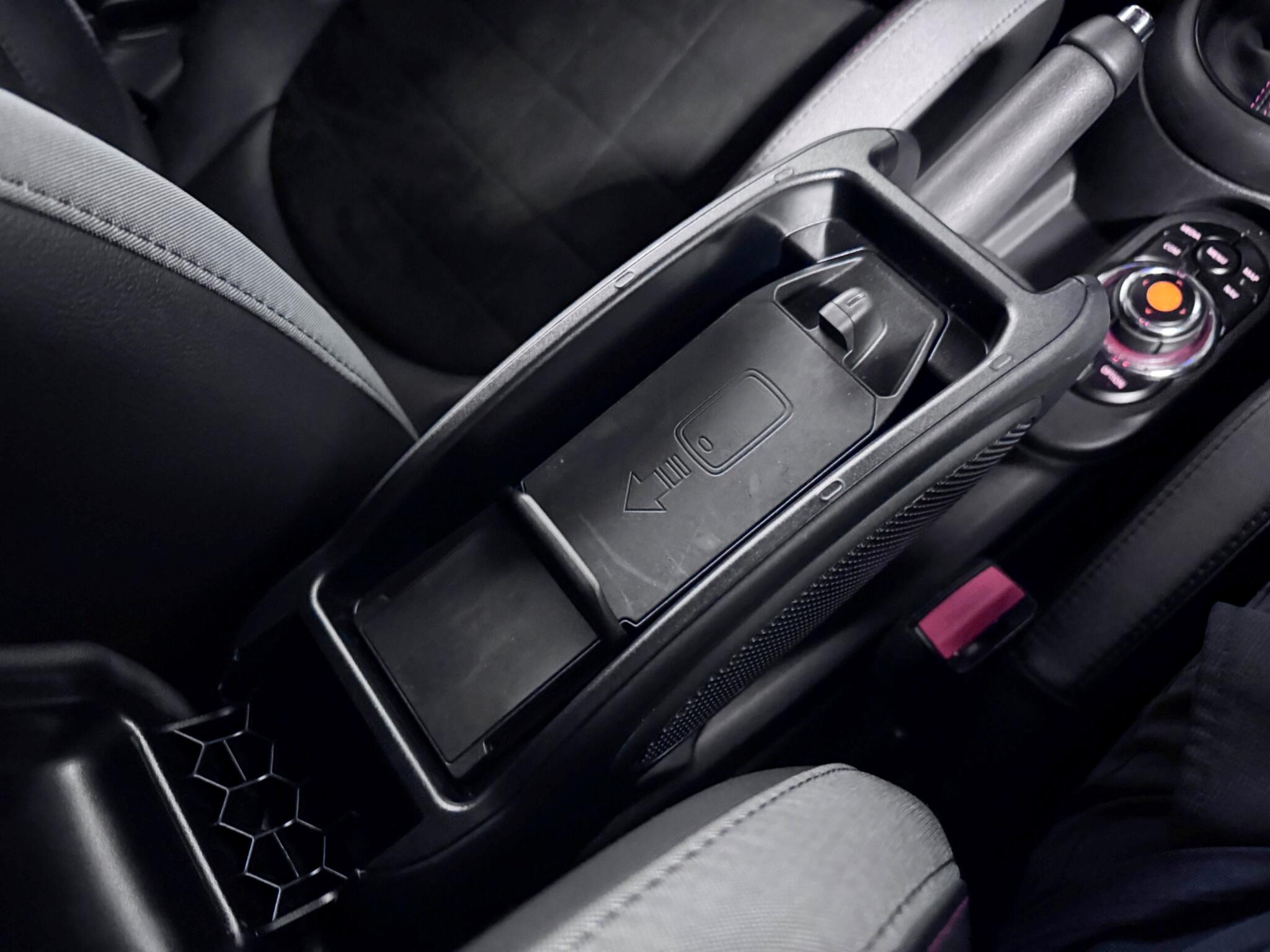 Mini Hatch view 38