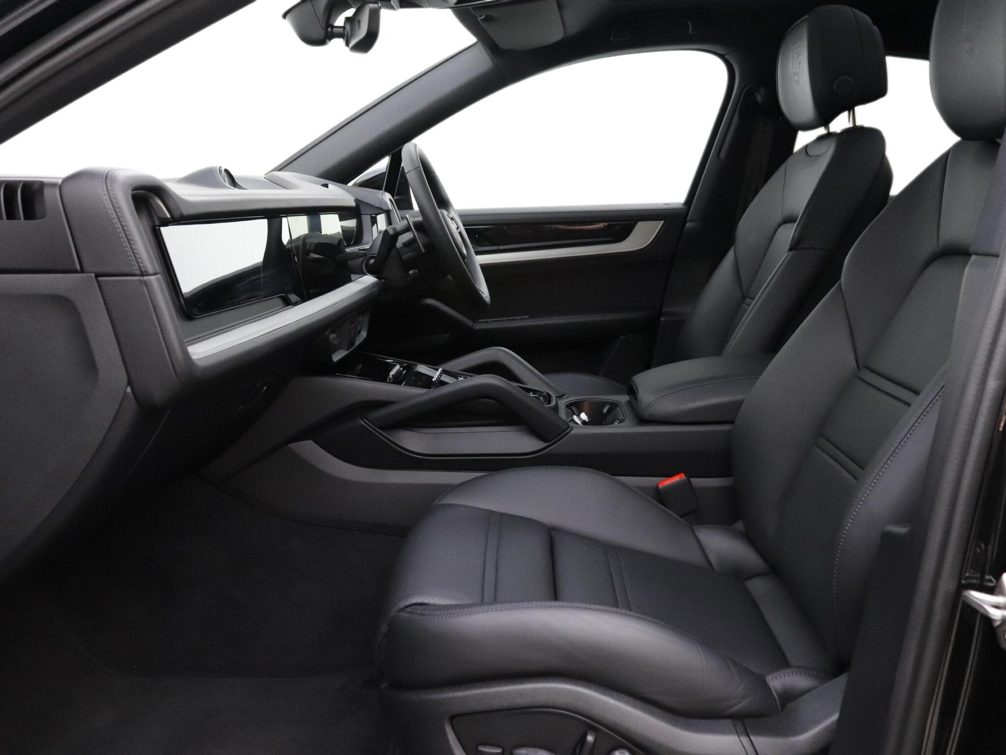 Porsche Cayenne view 13
