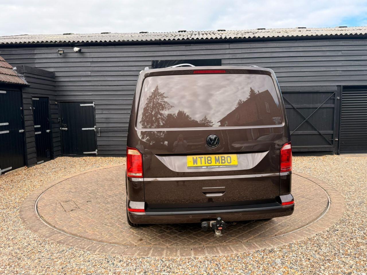 Volkswagen Transporter view 4