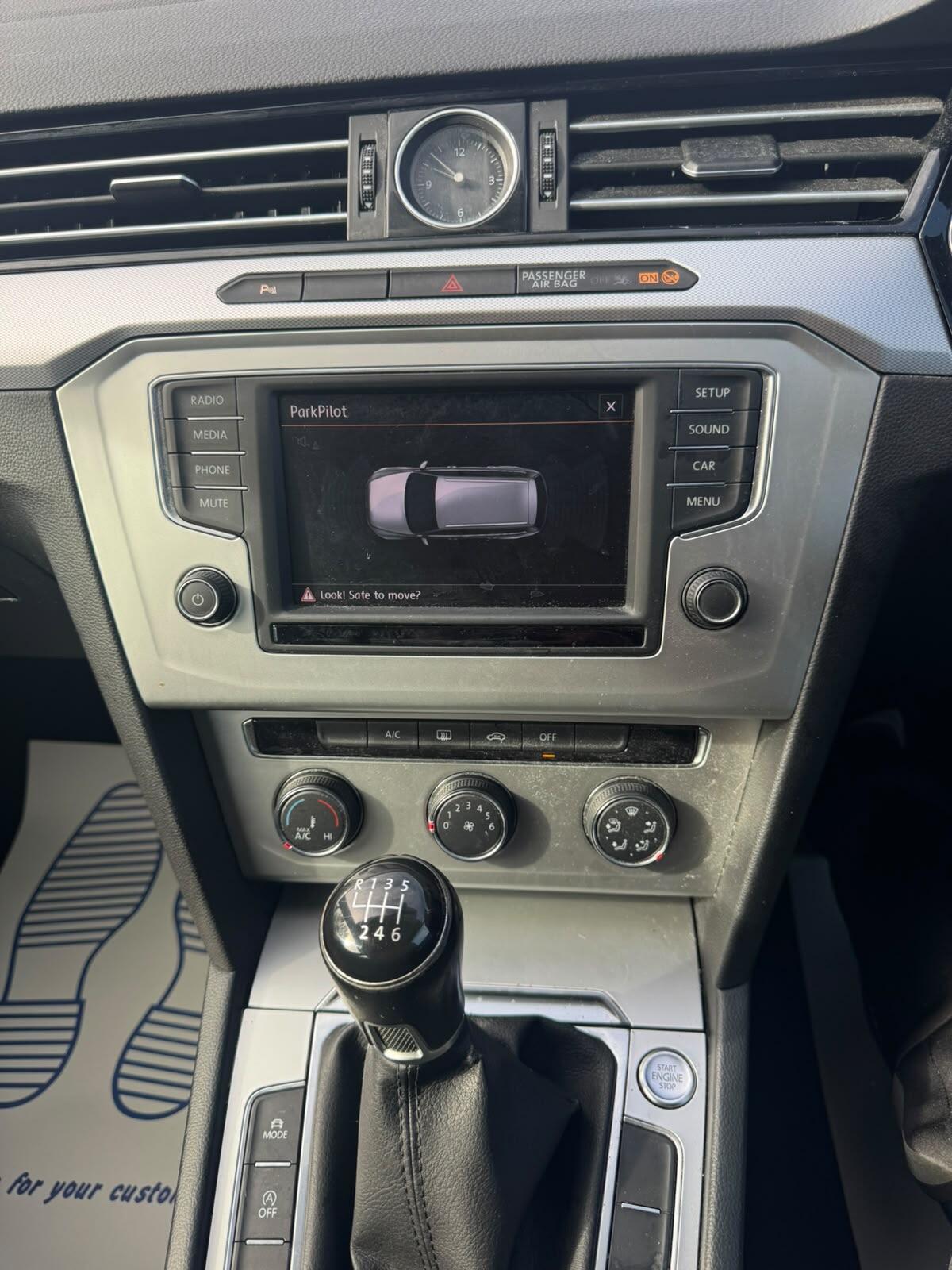 Volkswagen Passat view 26
