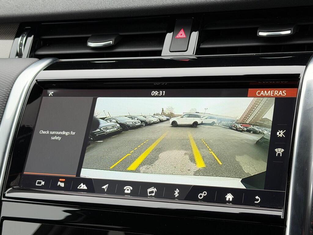 Land Rover Discovery Sport view 34