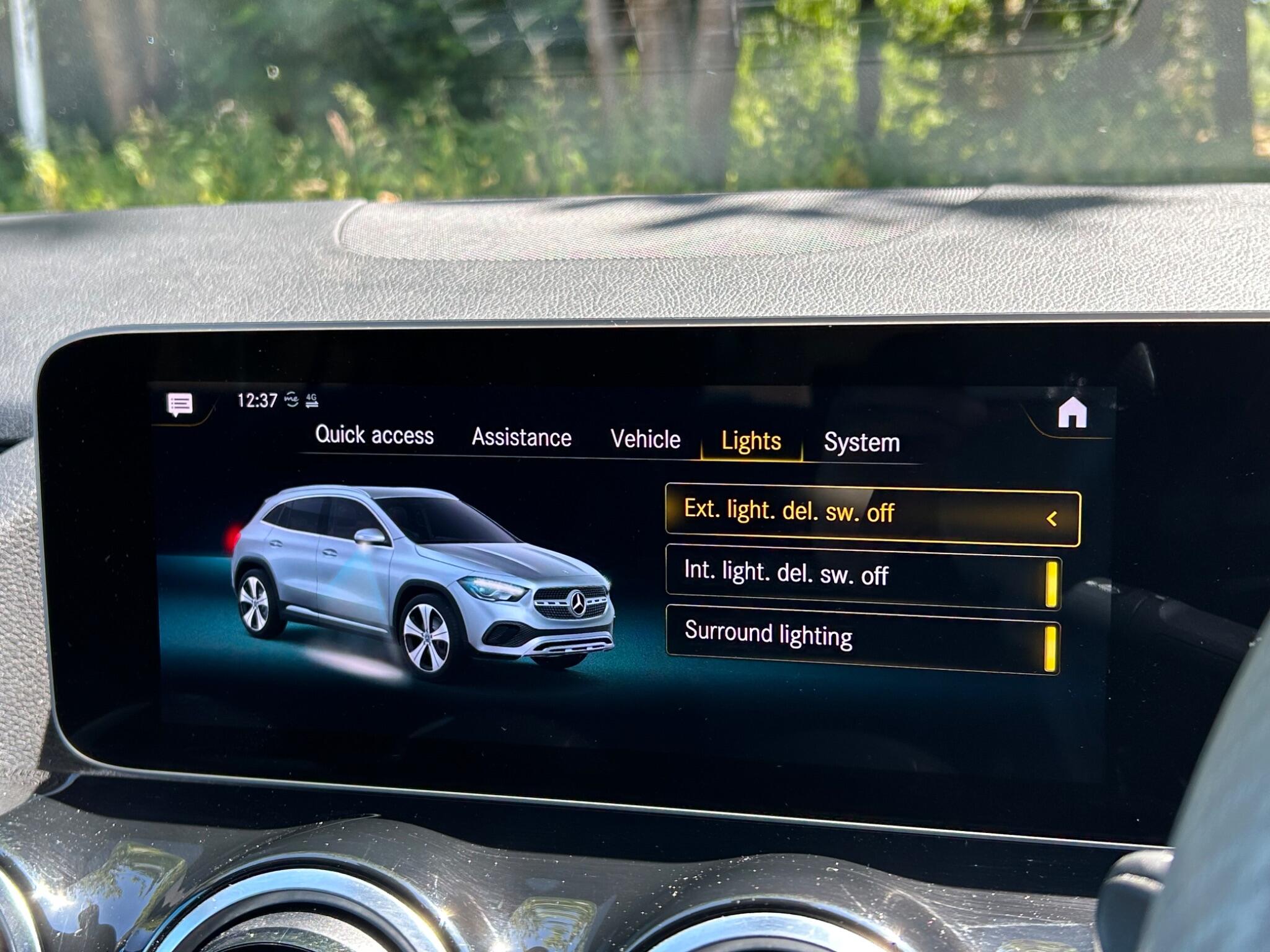 Mercedes-Benz Gla view 42