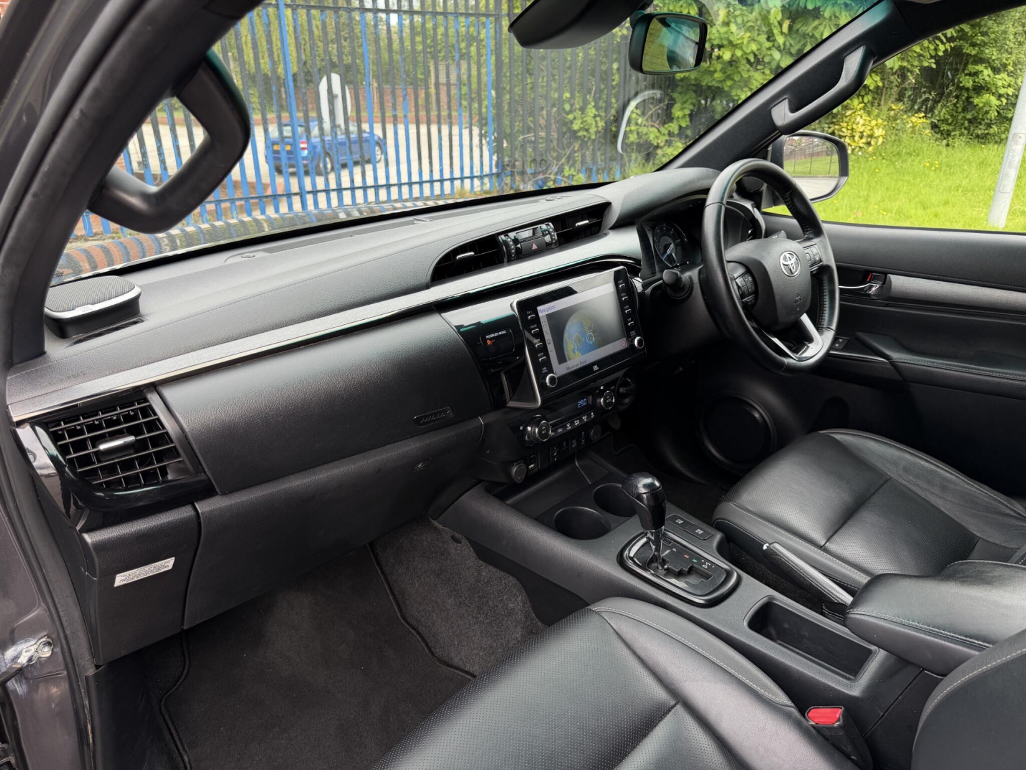 Toyota Hilux view 17