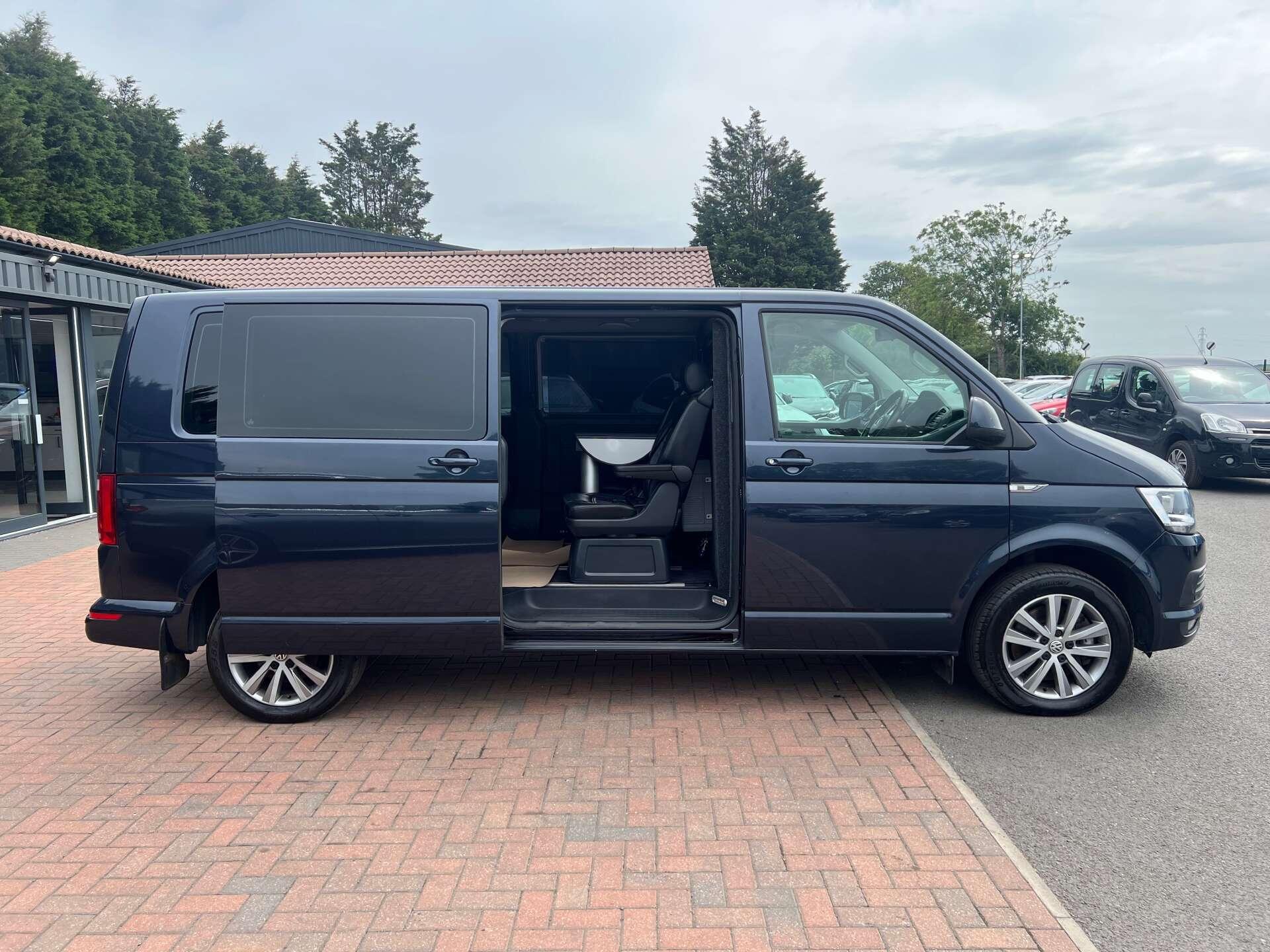 Volkswagen Caravelle view 6