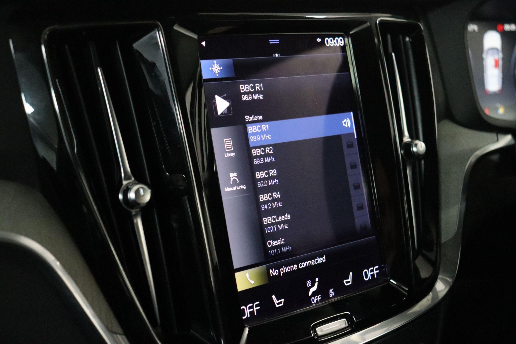 Volvo V60 Cross Country view 39