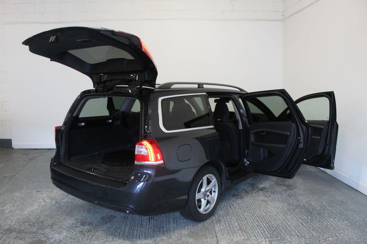 Volvo V70 view 21