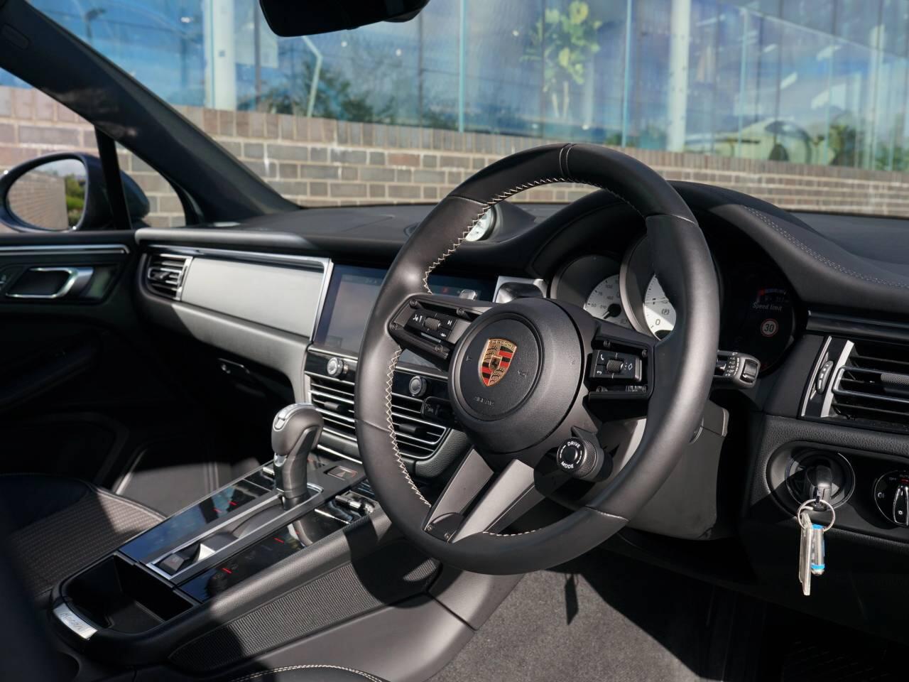 Porsche Macan view 26