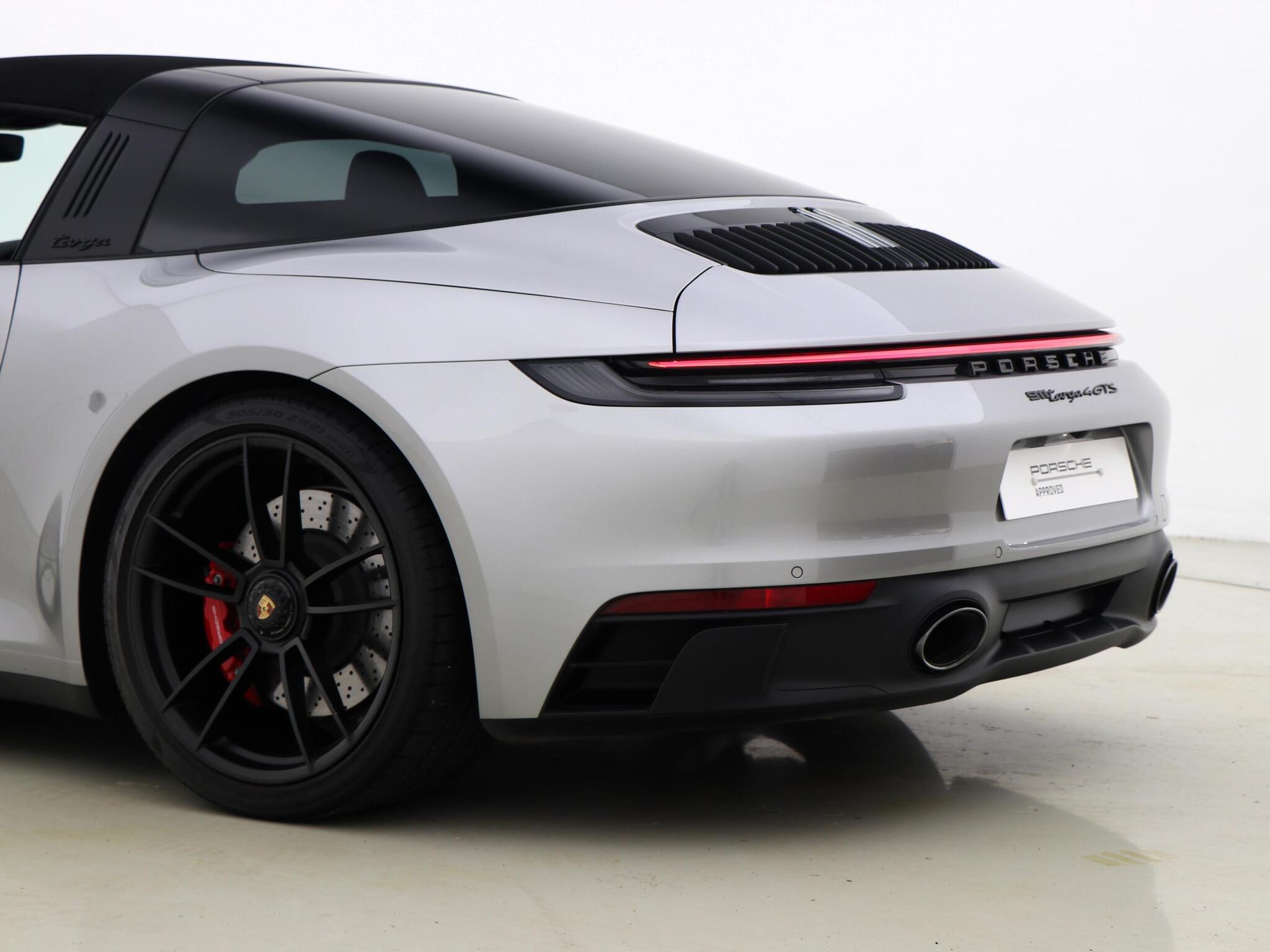 Porsche 911 view 21