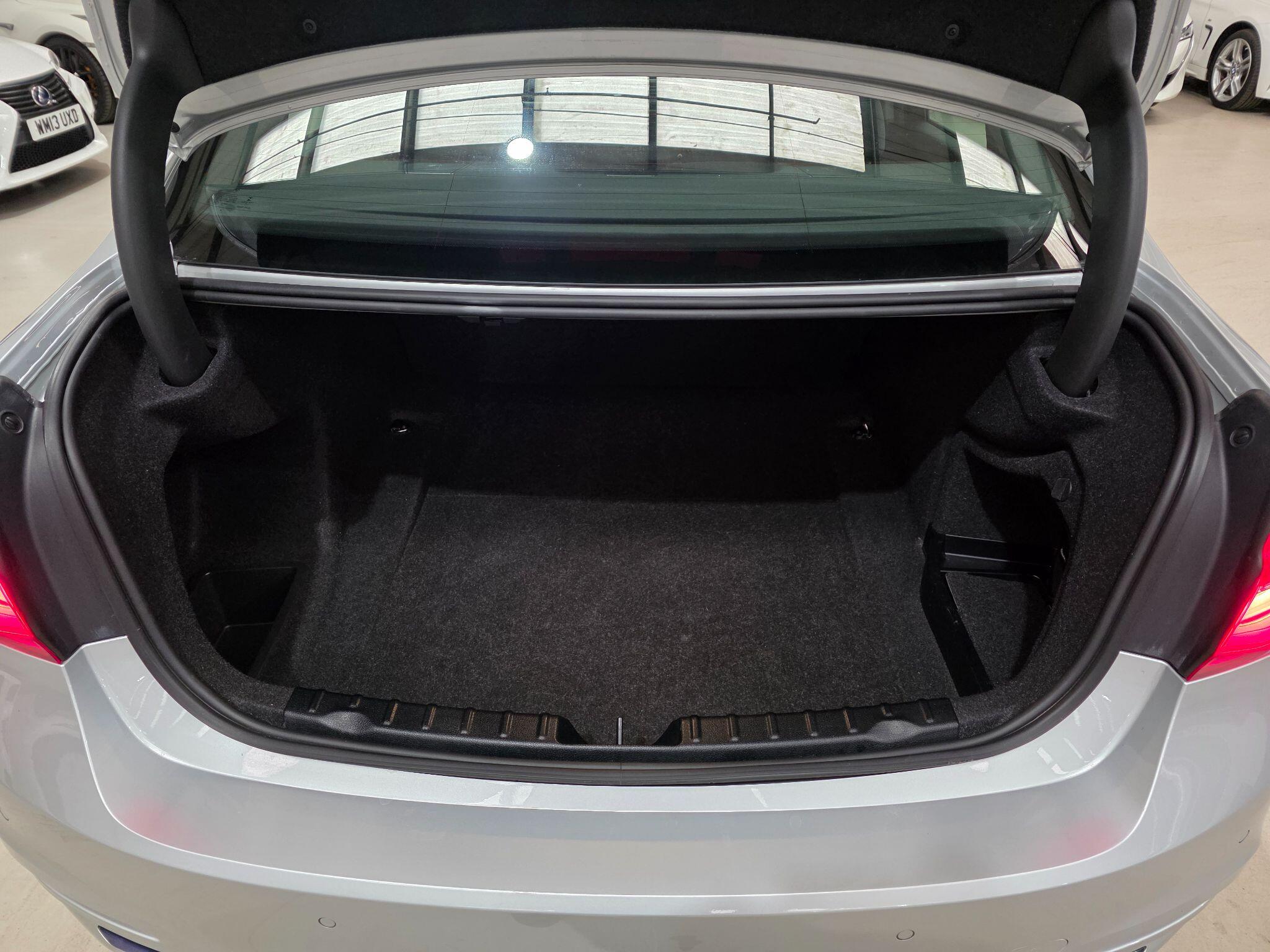 BMW 3 Series view 27