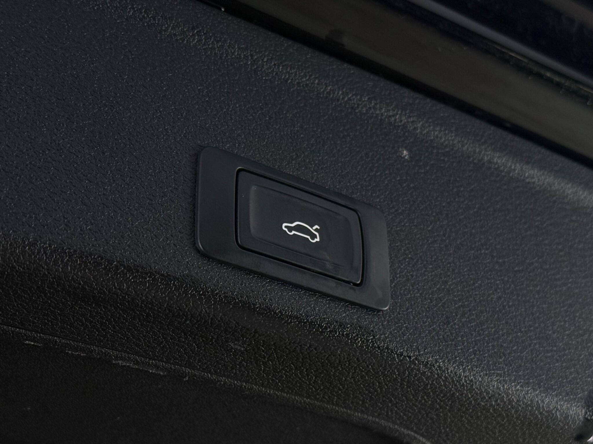 Audi A4 view 12
