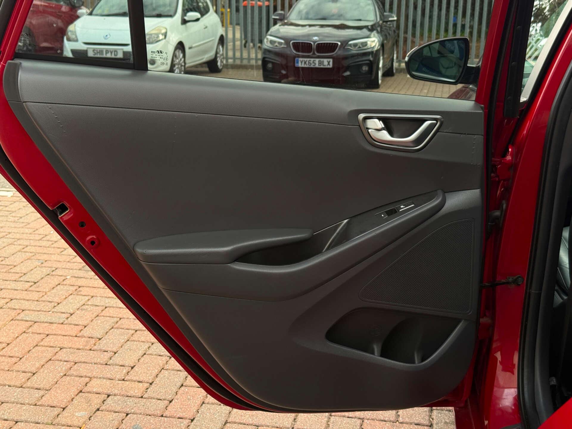 Hyundai Ioniq view 32