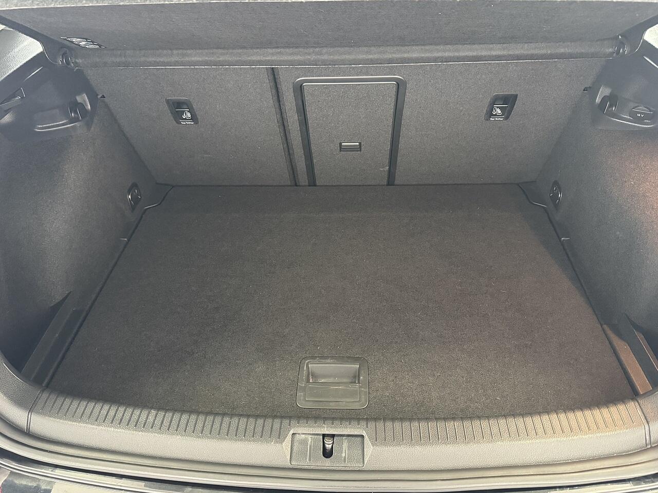 Volkswagen Golf view 9