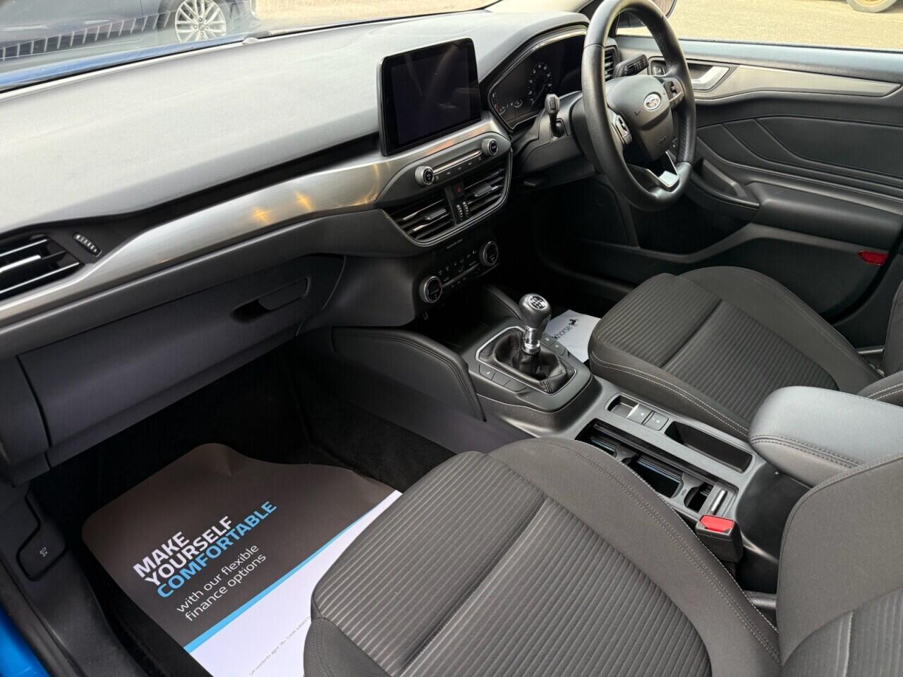 Ford Focus view 2