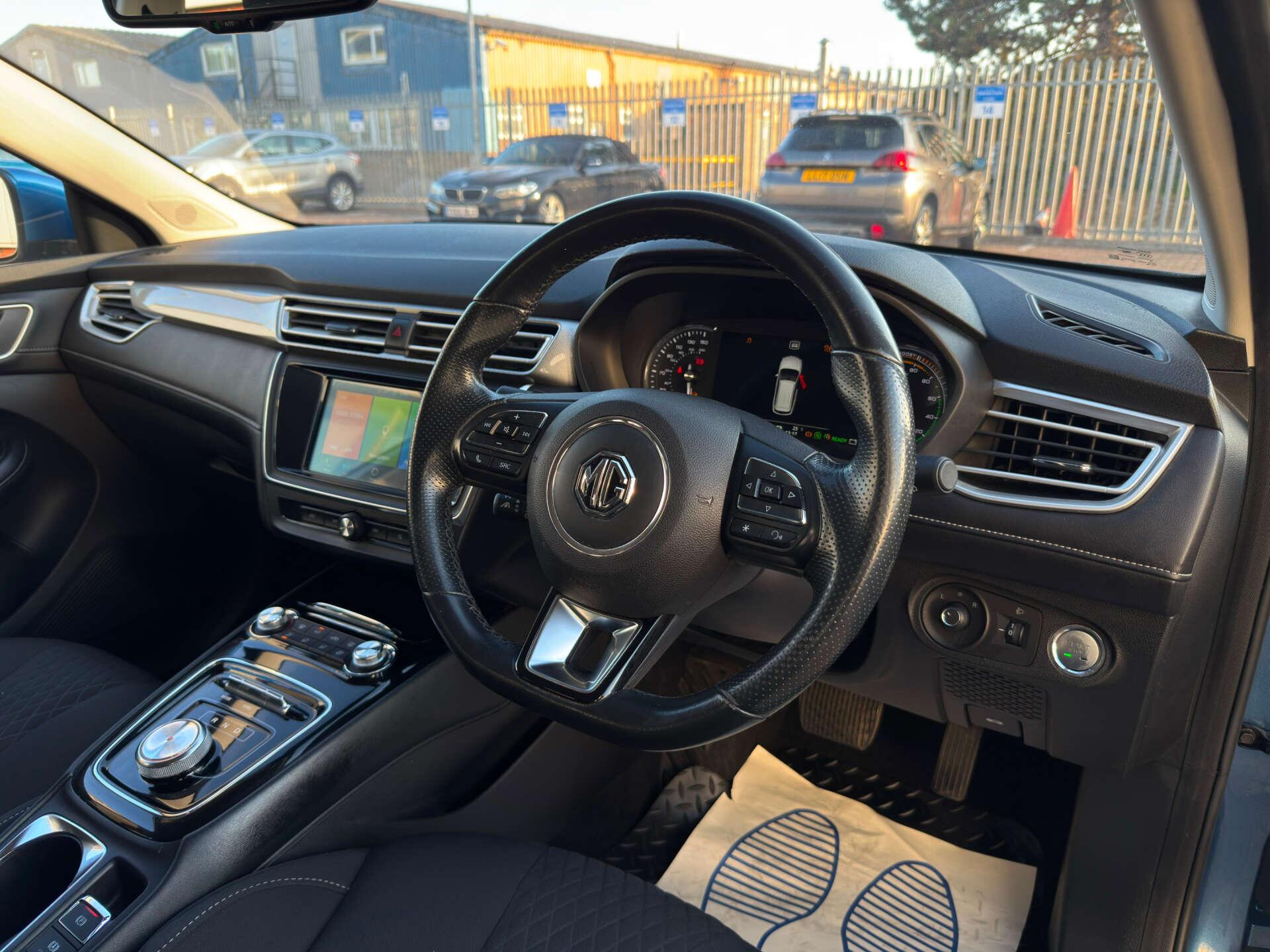 MG MG5 view 12
