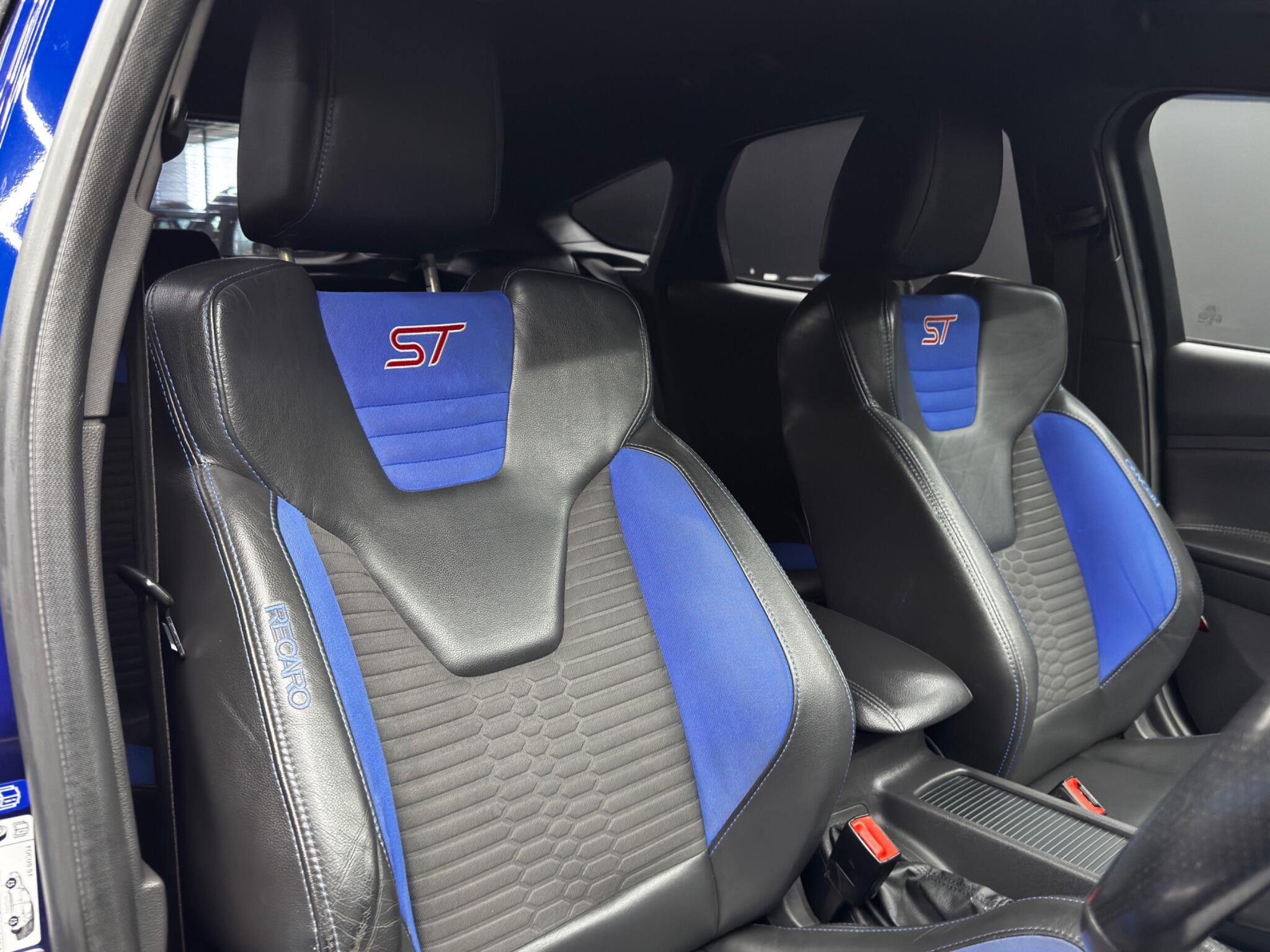 Ford Focus view 12