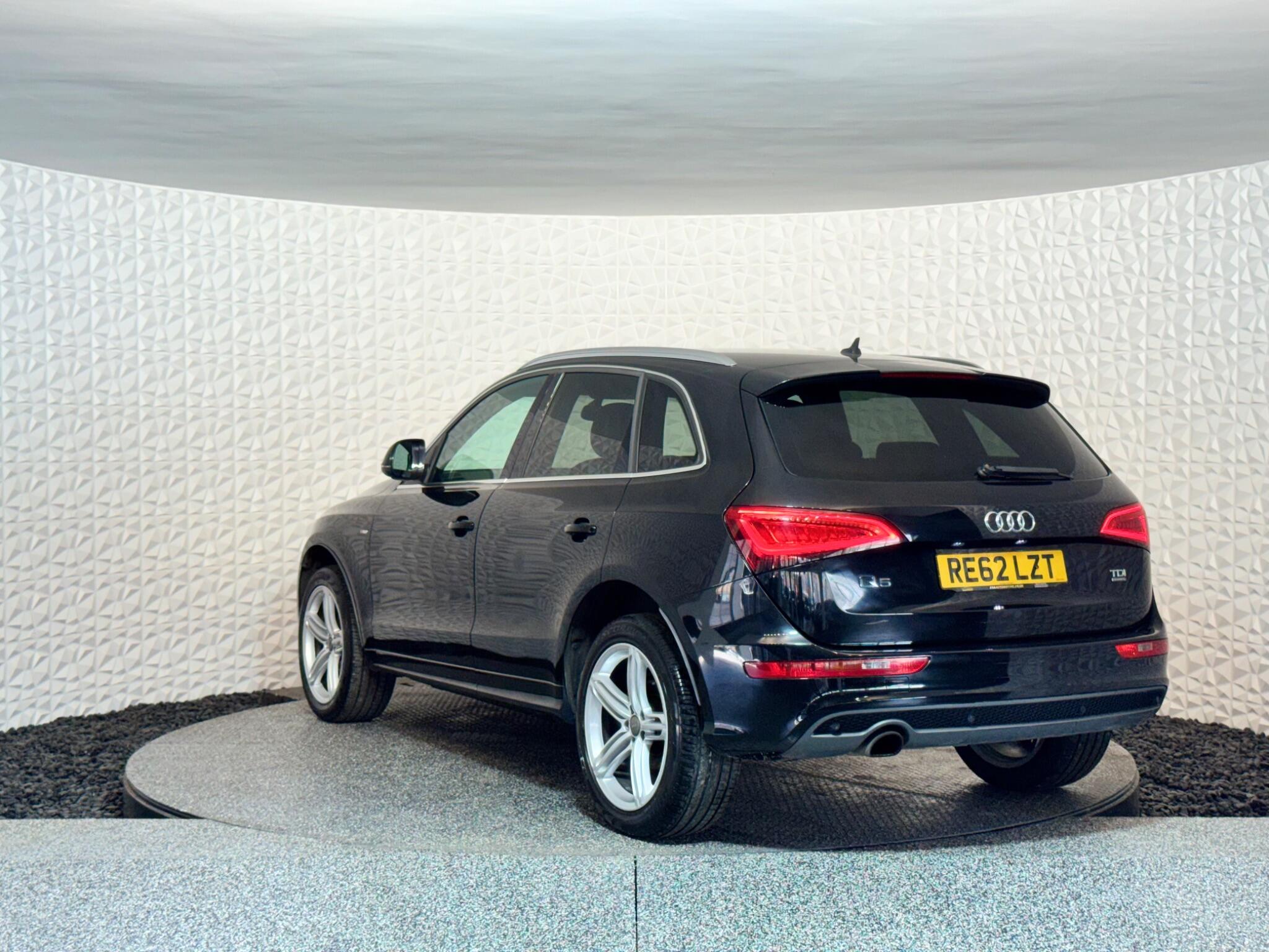 Audi Q5 view 12