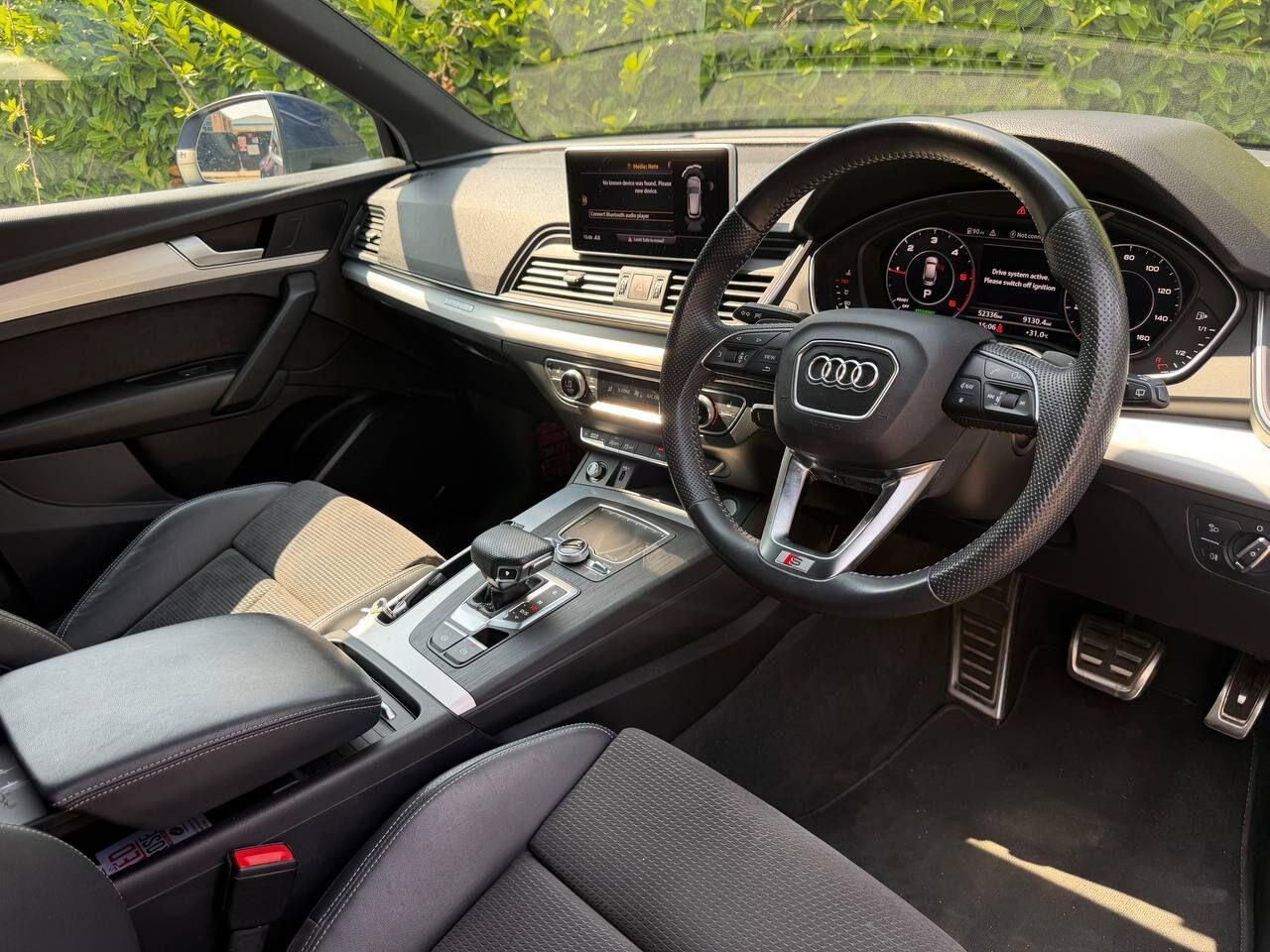 Audi Q5 view 10