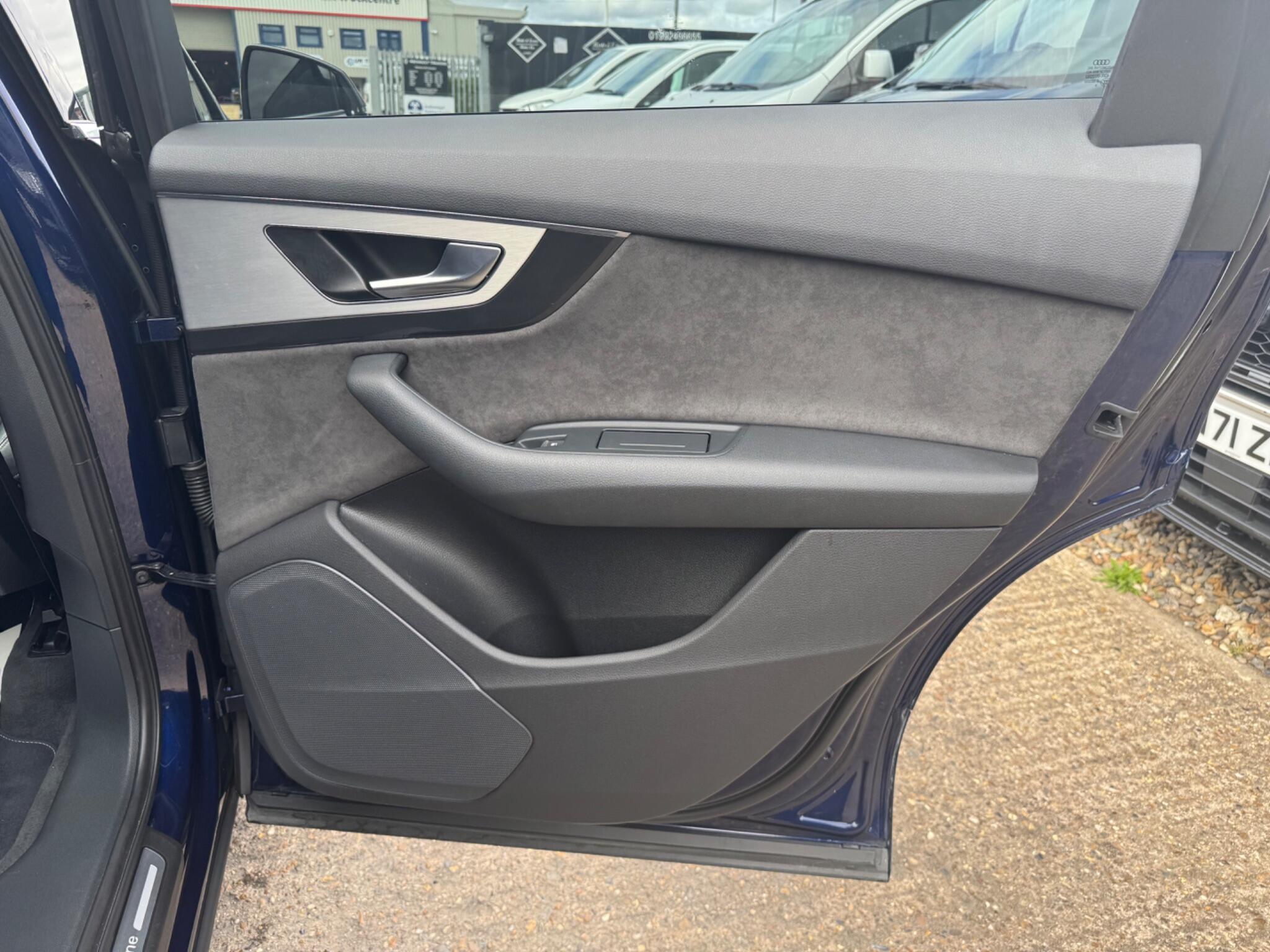 Audi Q7 view 39