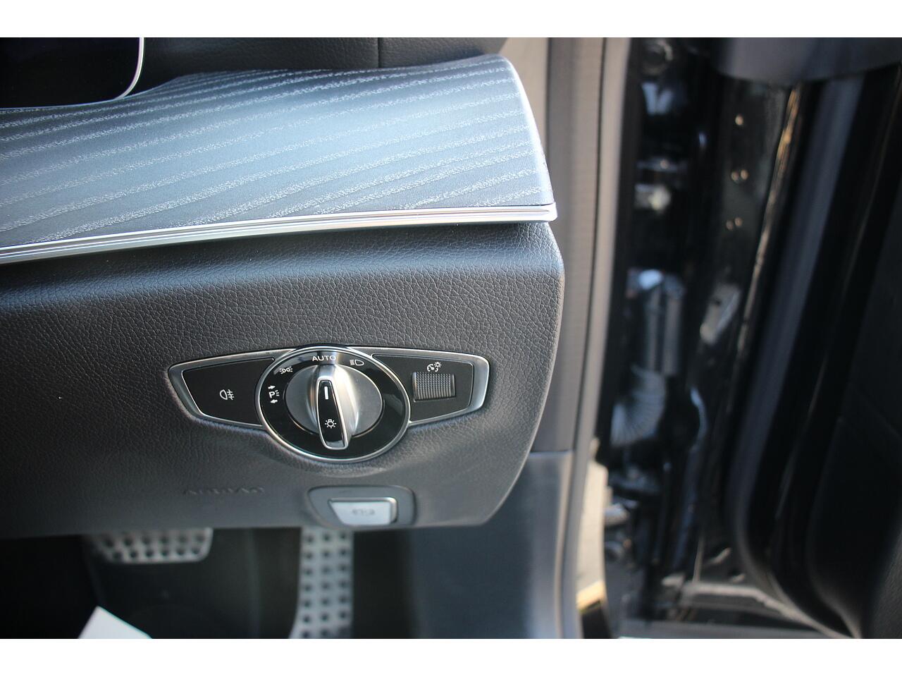 Mercedes-Benz E Class view 19