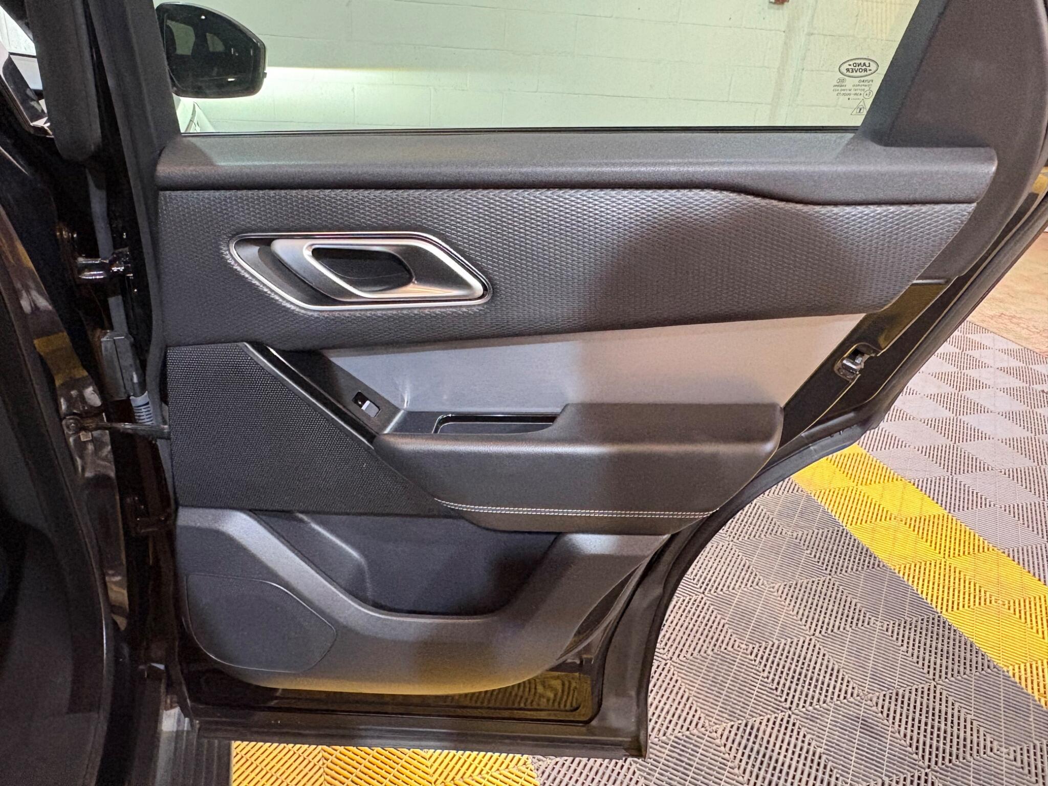 Land Rover Range Rover Velar view 40