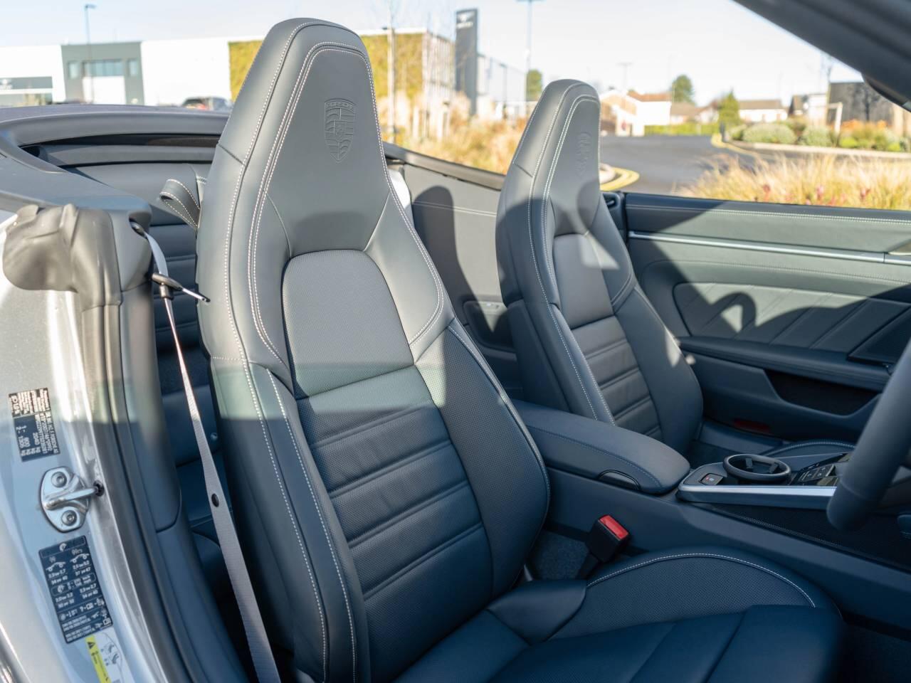 Porsche 911 view 5