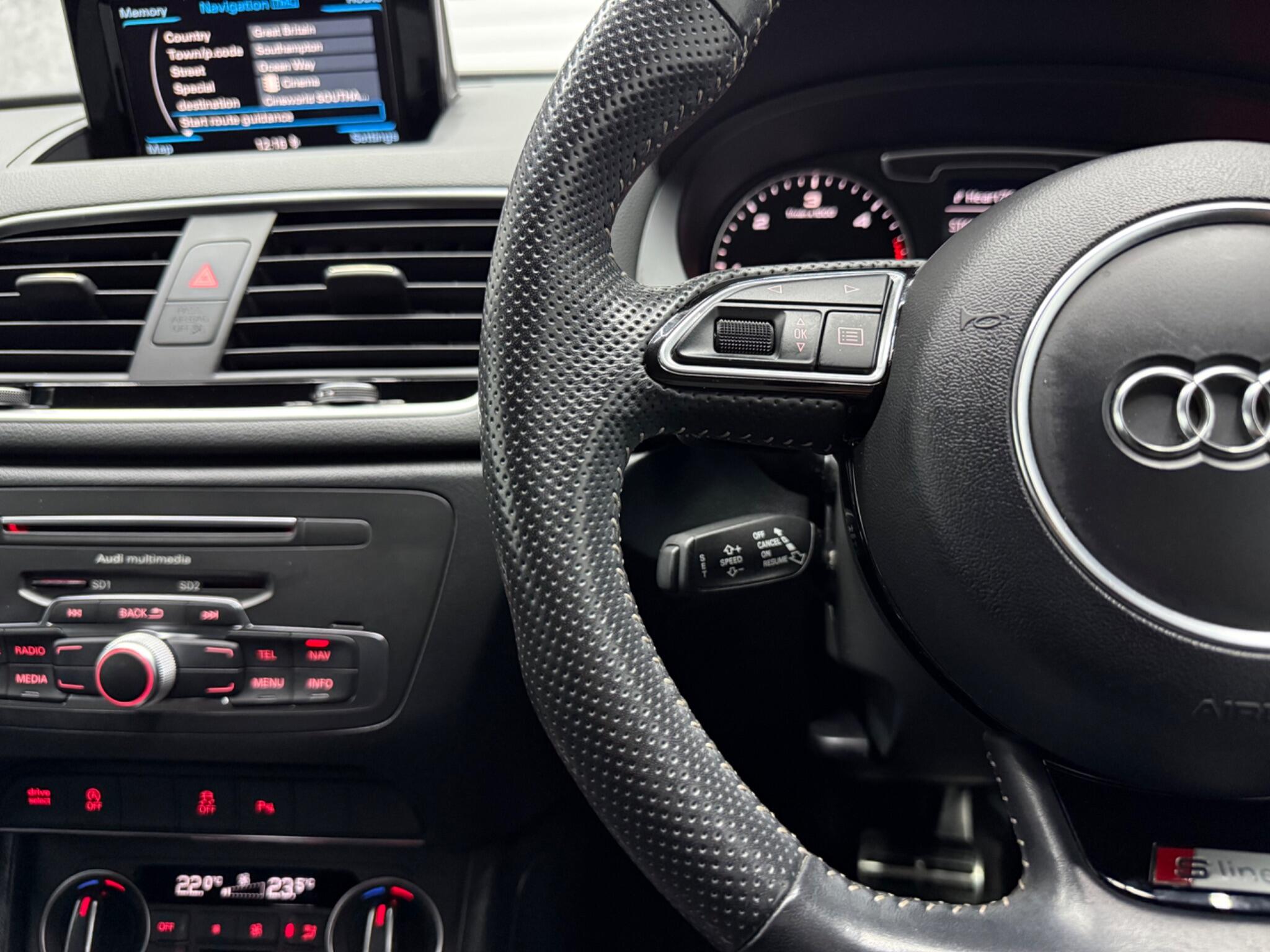 Audi Q3 view 11