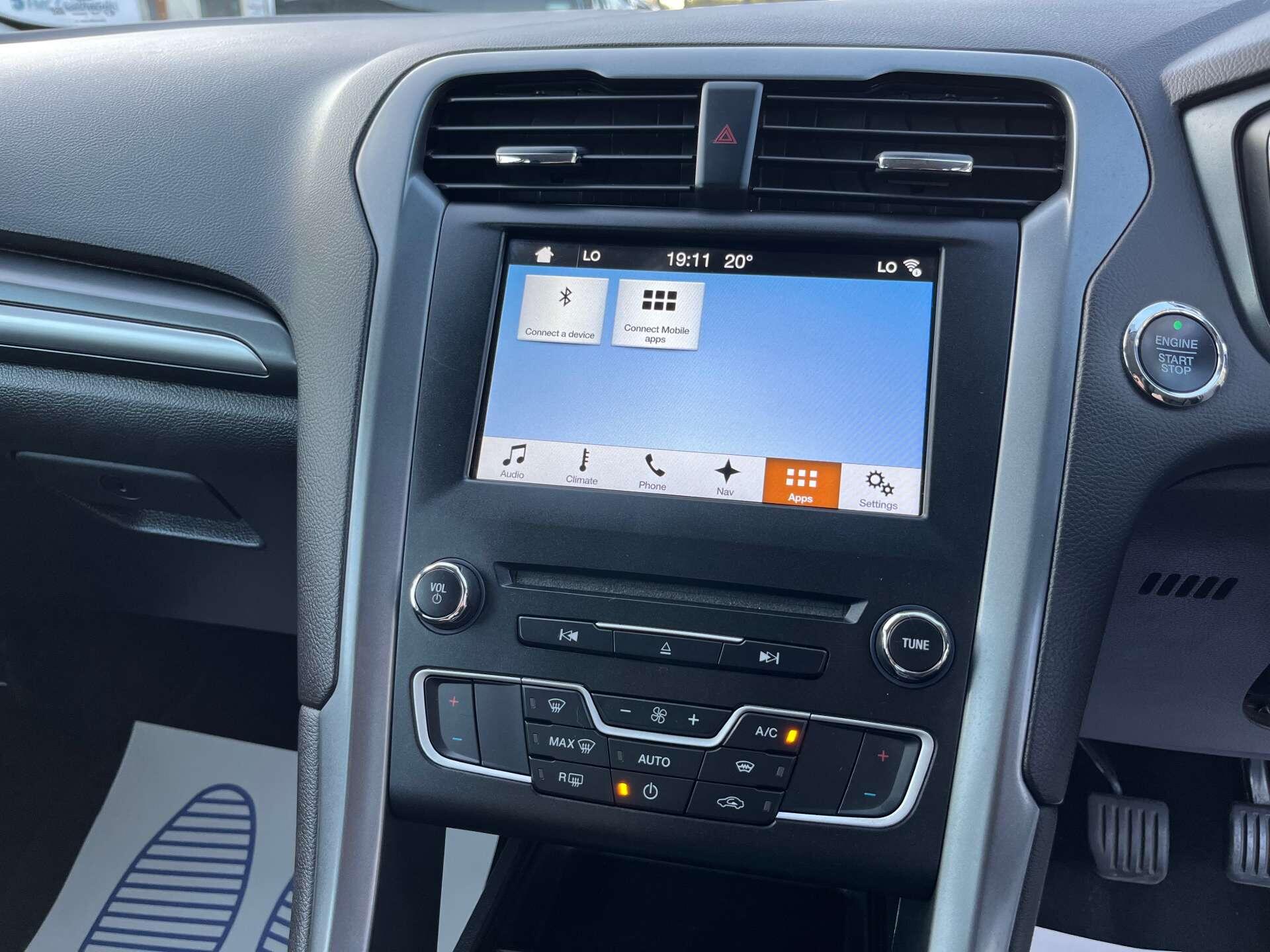 Ford Mondeo view 39
