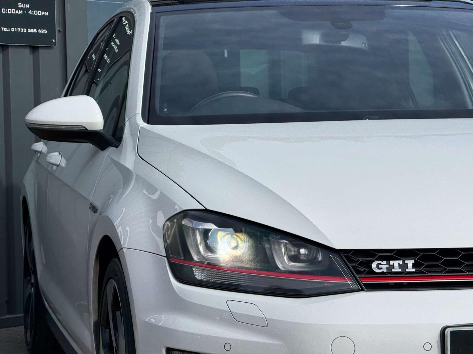 Volkswagen Golf view 17