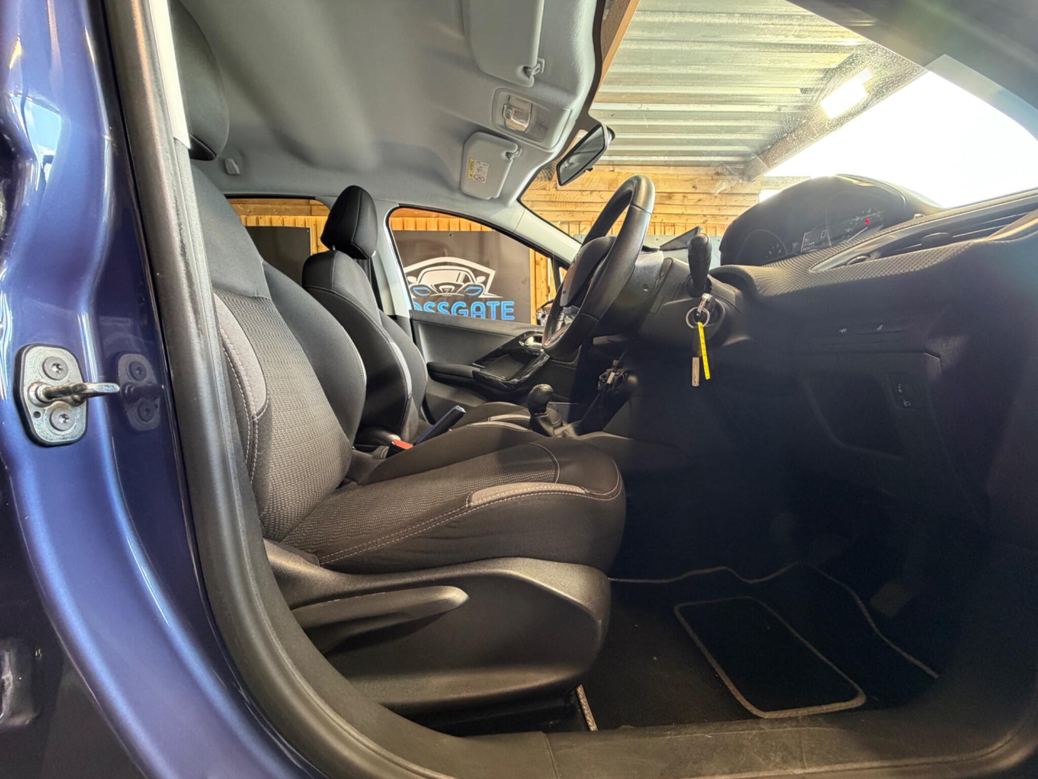Peugeot 208 view 40