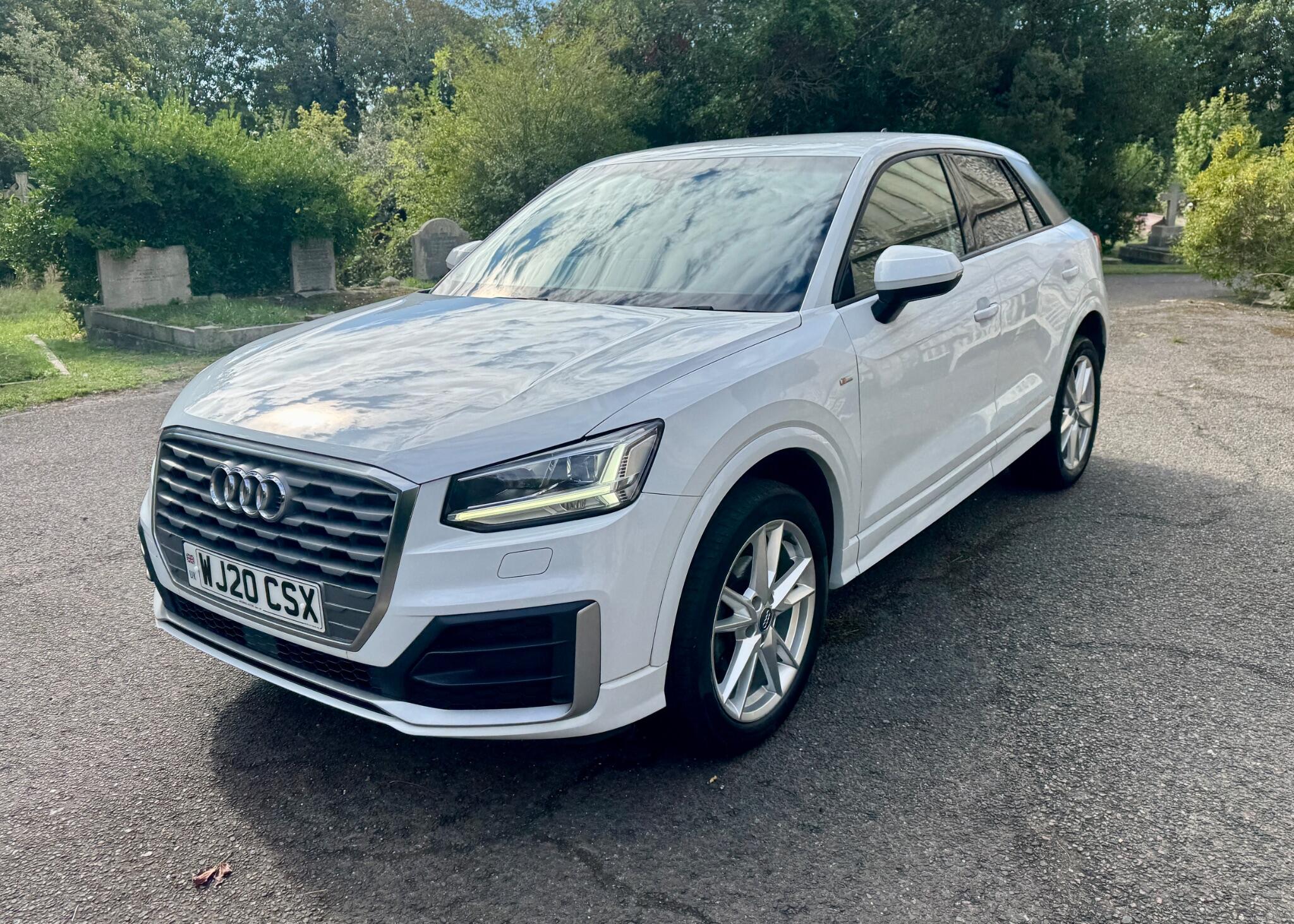 Audi Q2 view 10