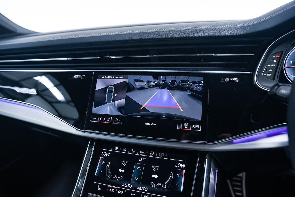 Audi Q7 view 29