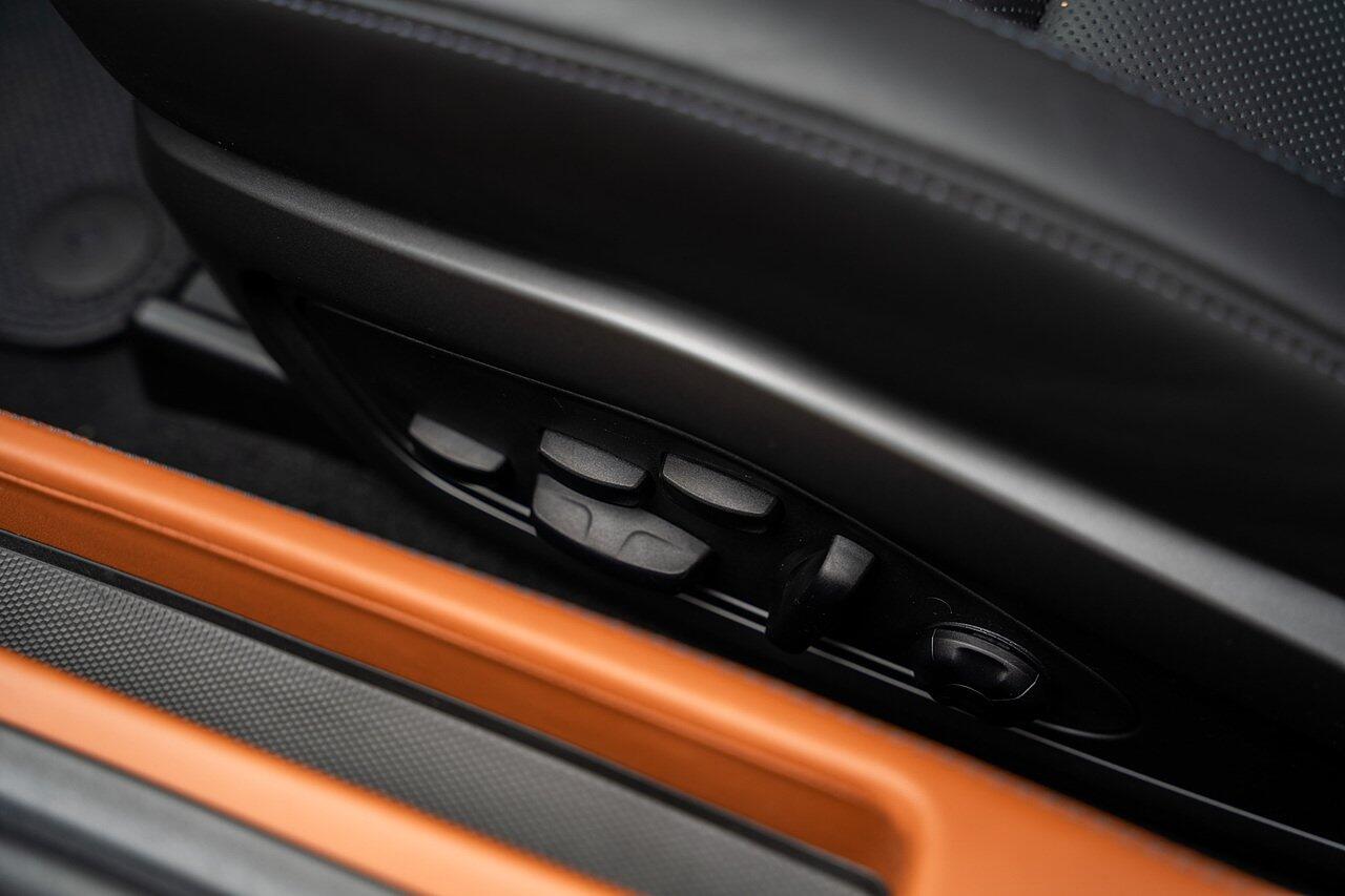 Porsche 911 view 100