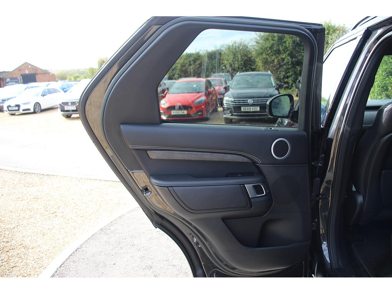 Land Rover Discovery view 70