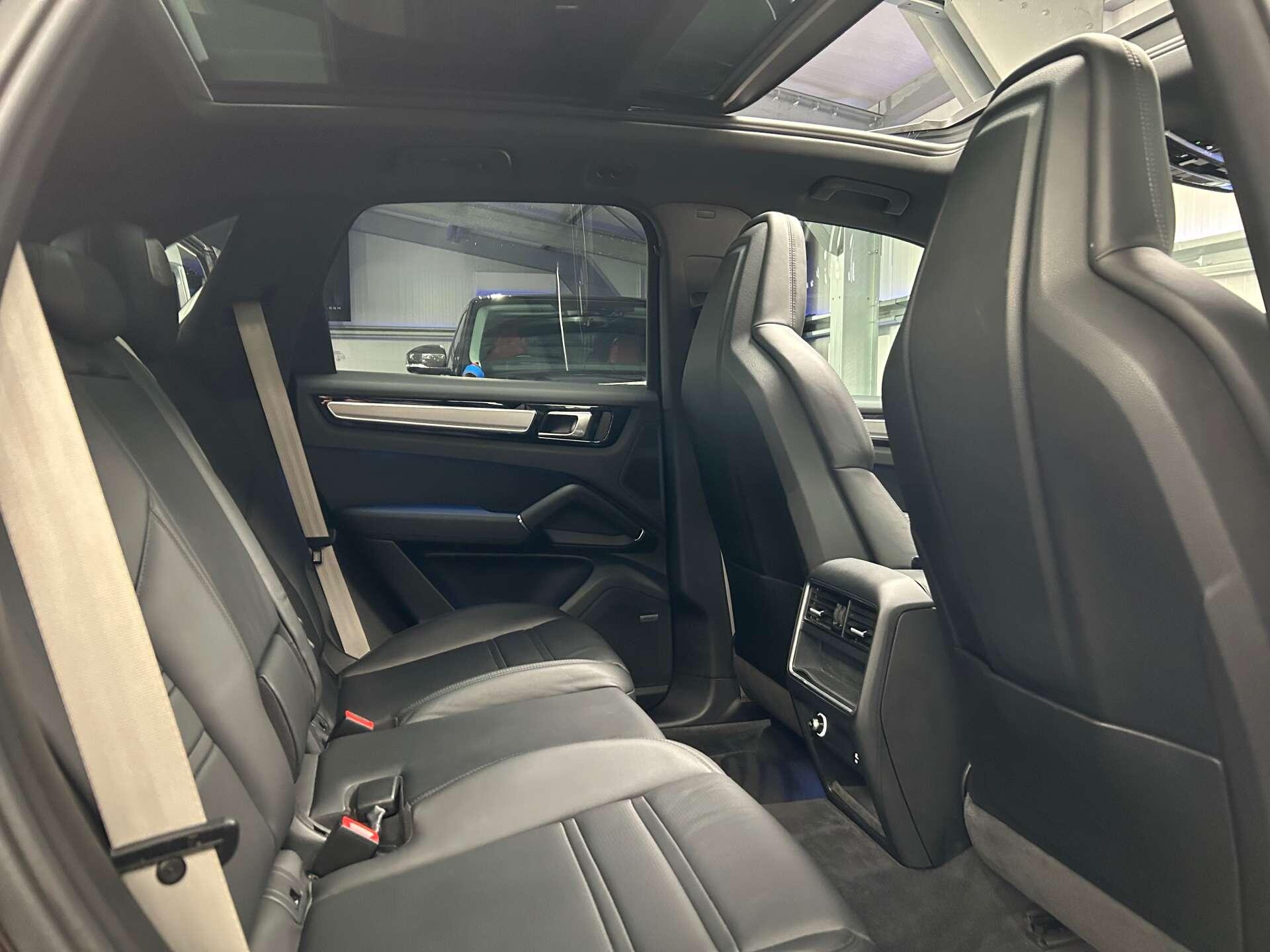 Porsche Cayenne view 32