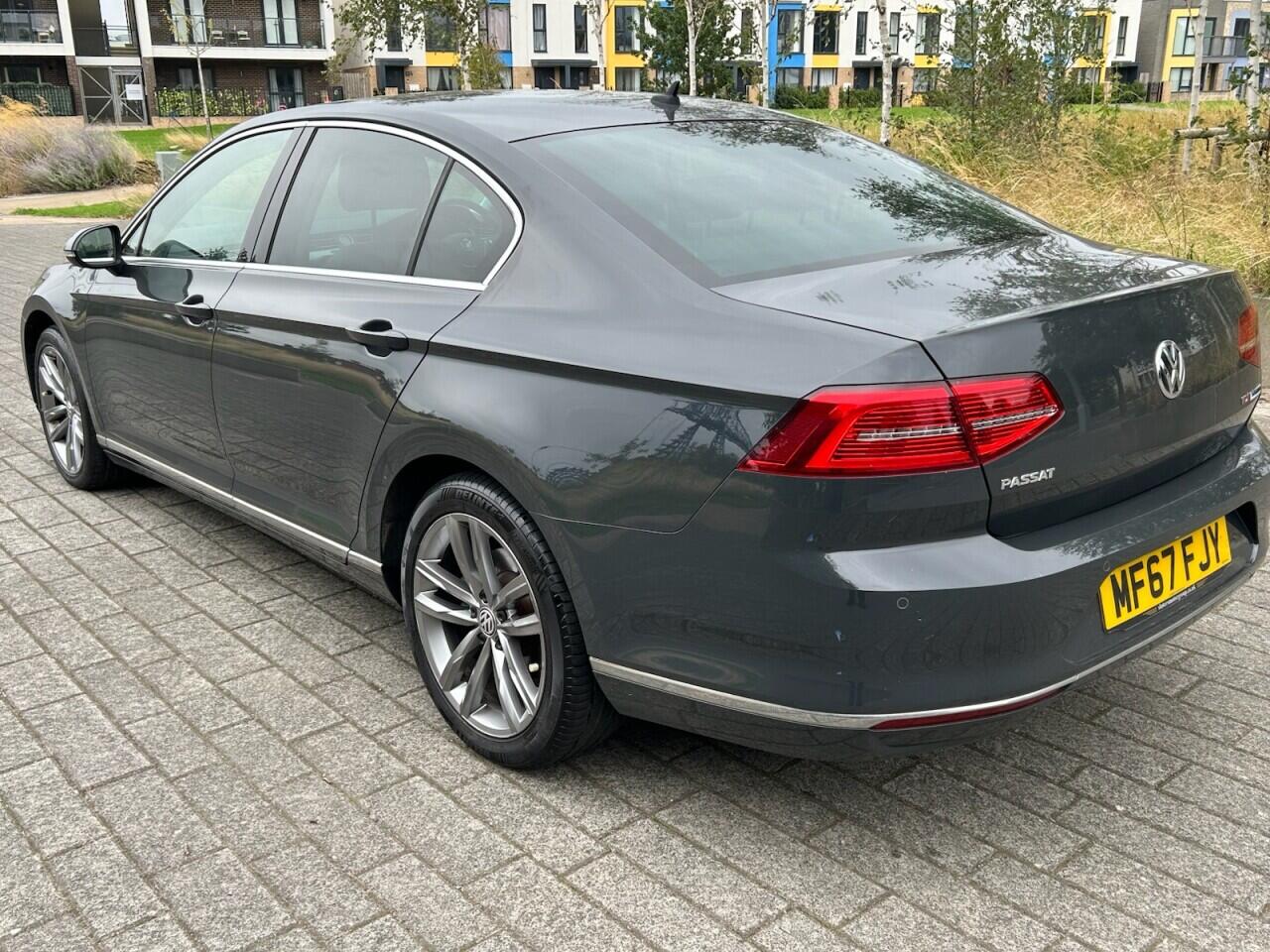 Volkswagen Passat view 16