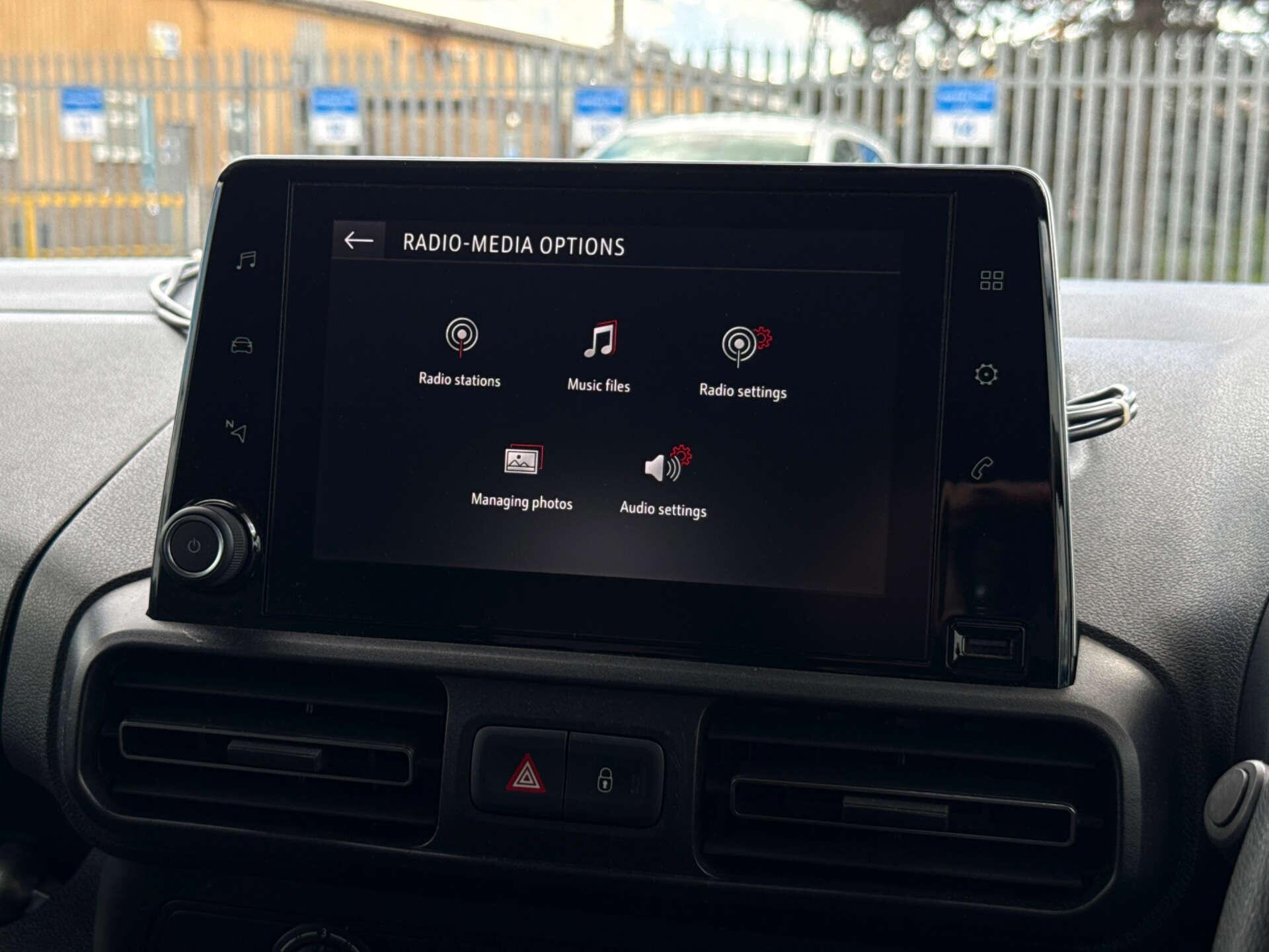 Vauxhall Combo Life view 64