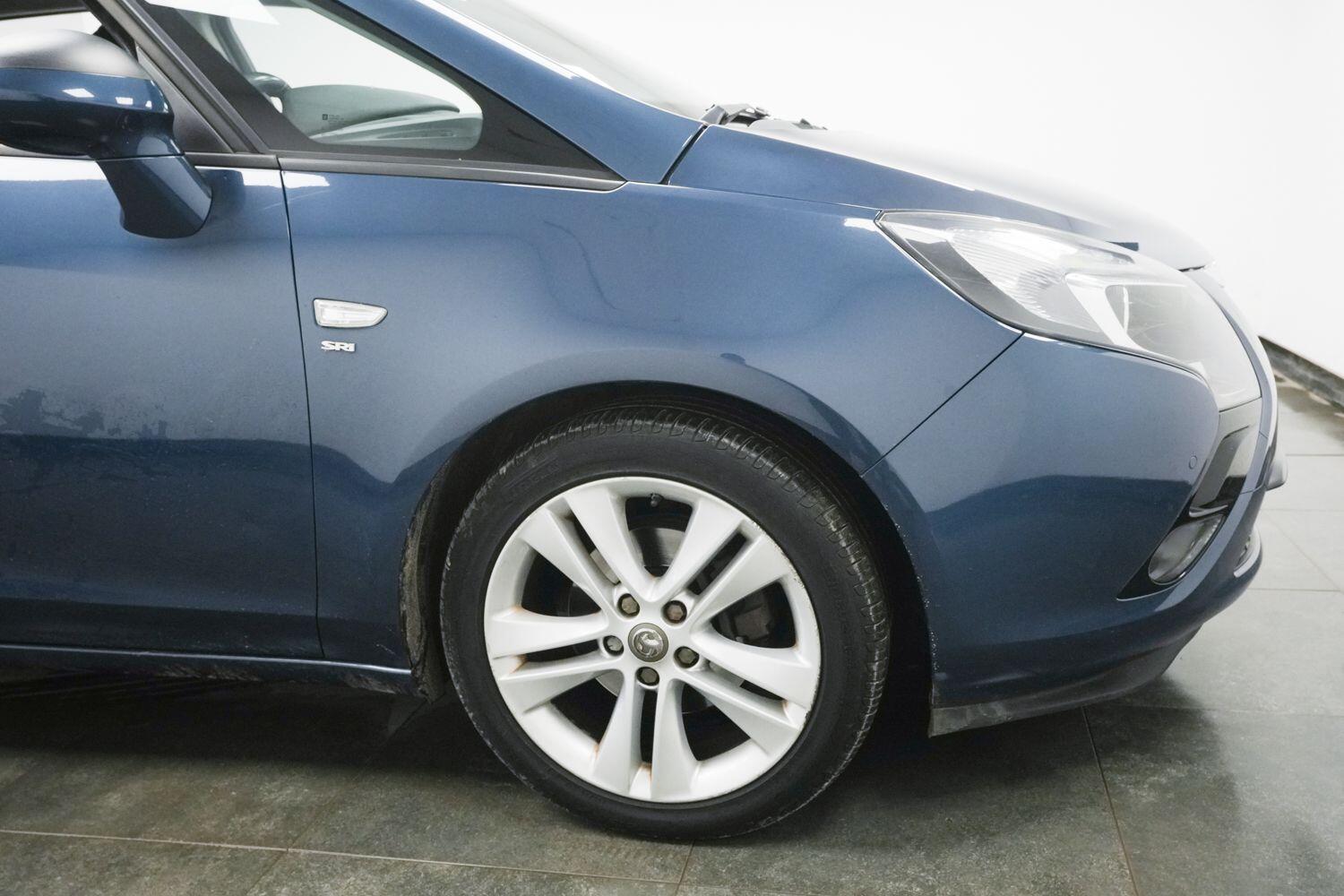 Vauxhall Zafira Tourer view 4