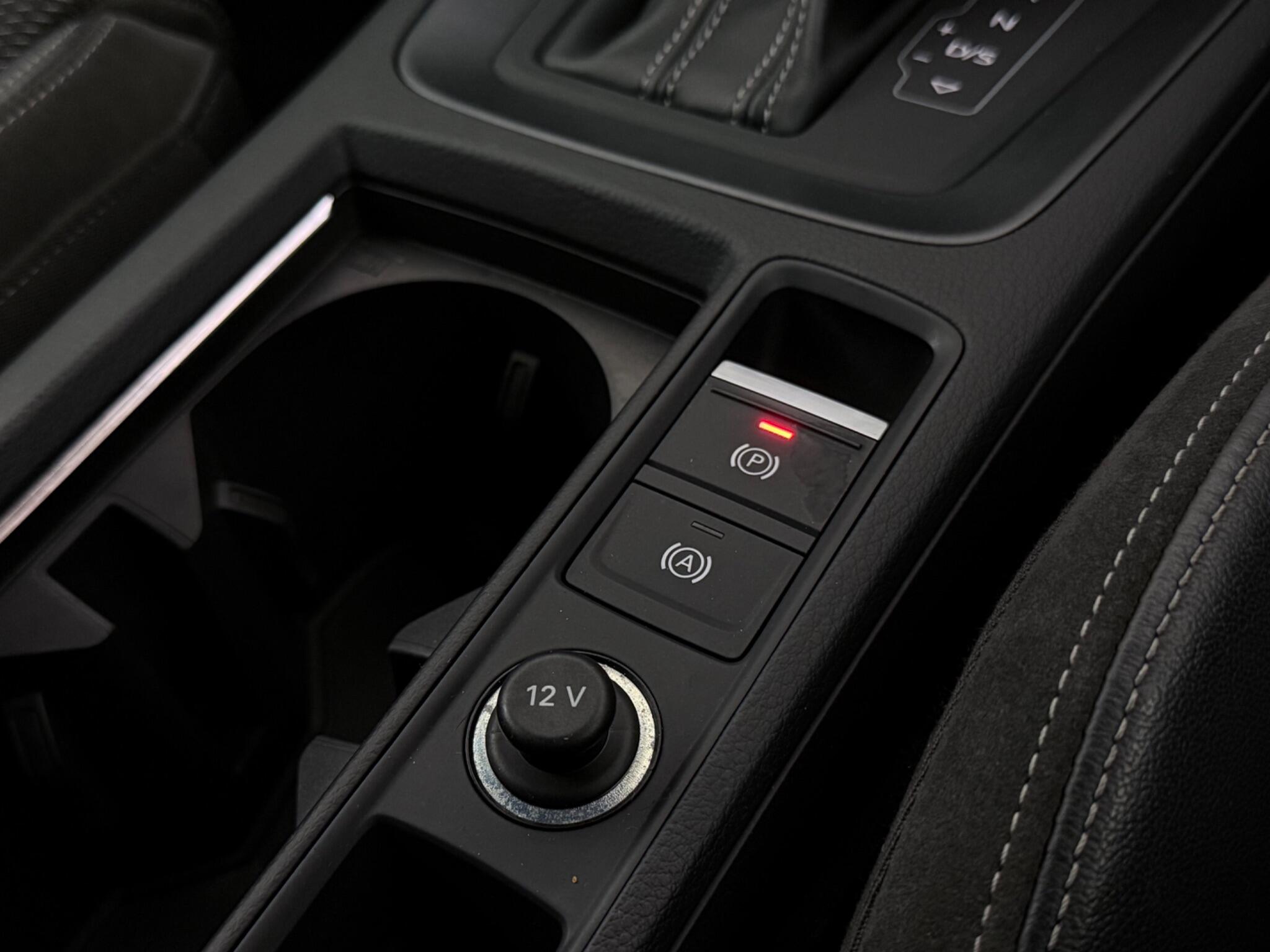 Audi Q3 view 19