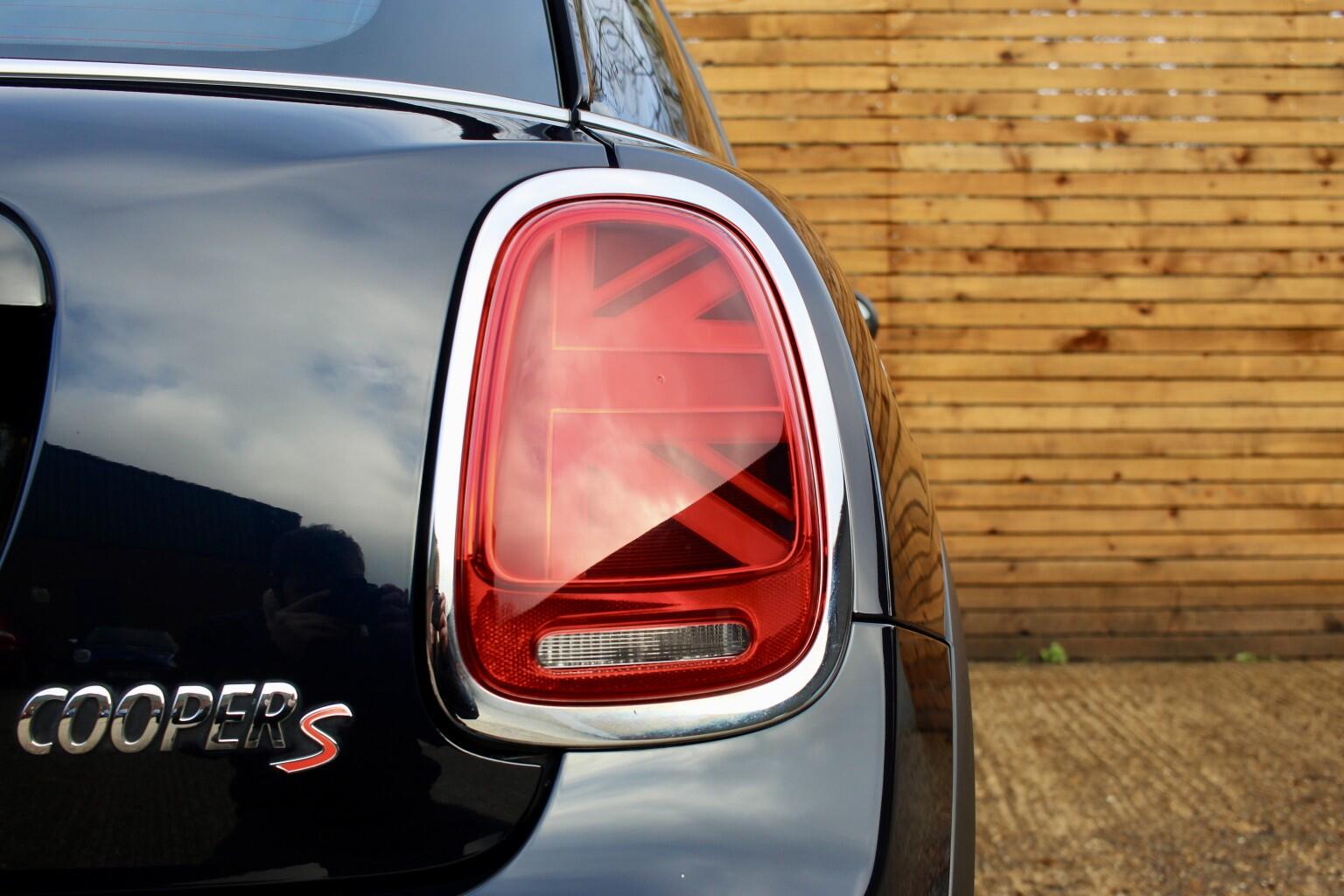 Mini Hatch view 38