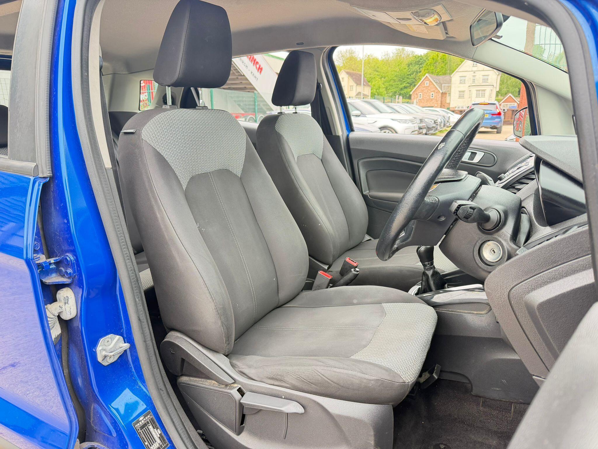 Ford Ecosport view 10