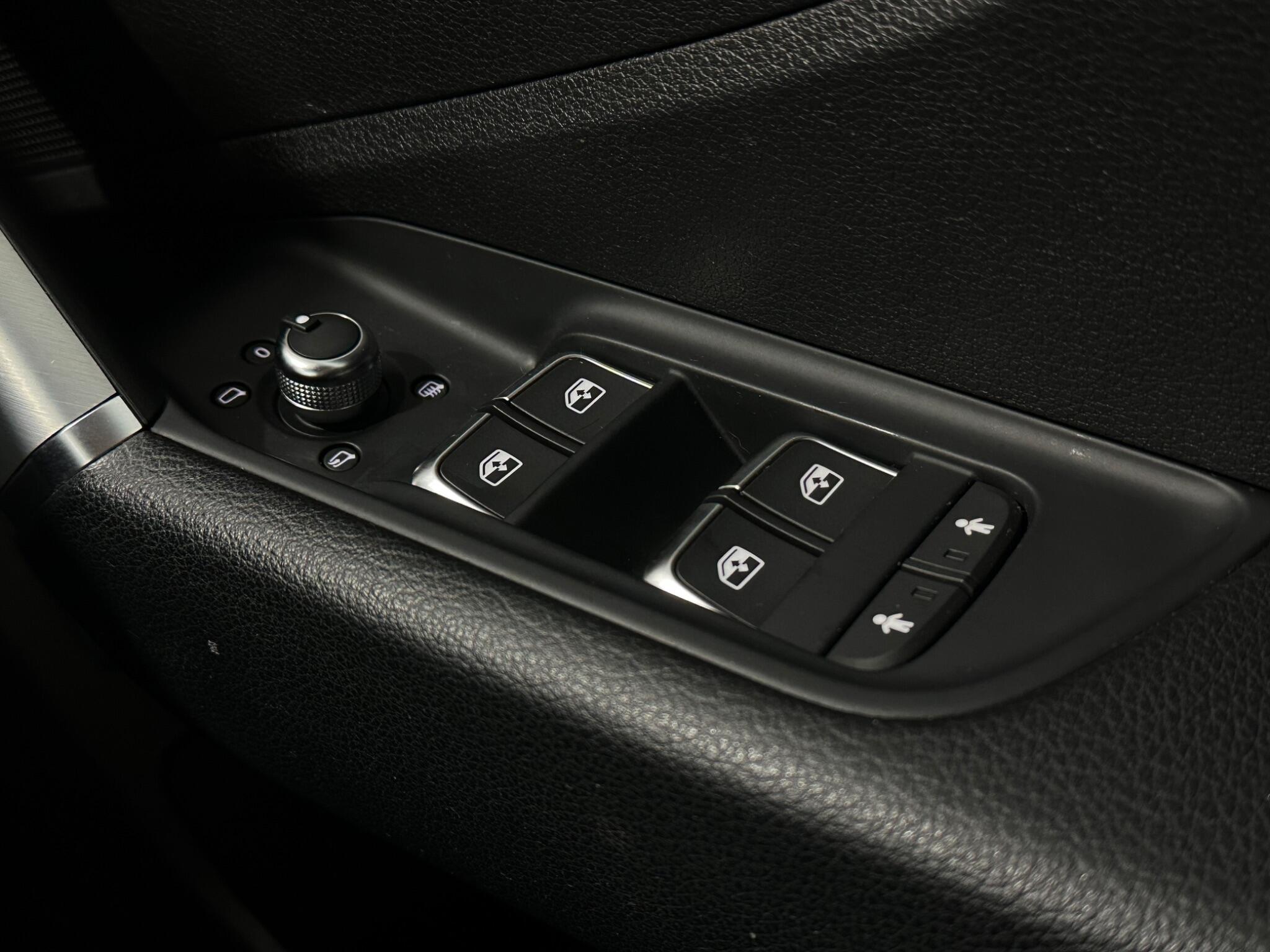 Audi Q2 view 18