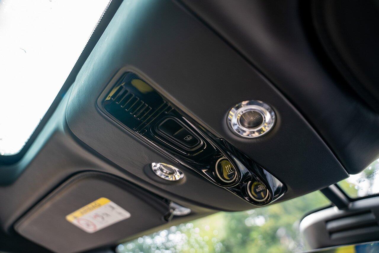 Aston Martin DBX view 93