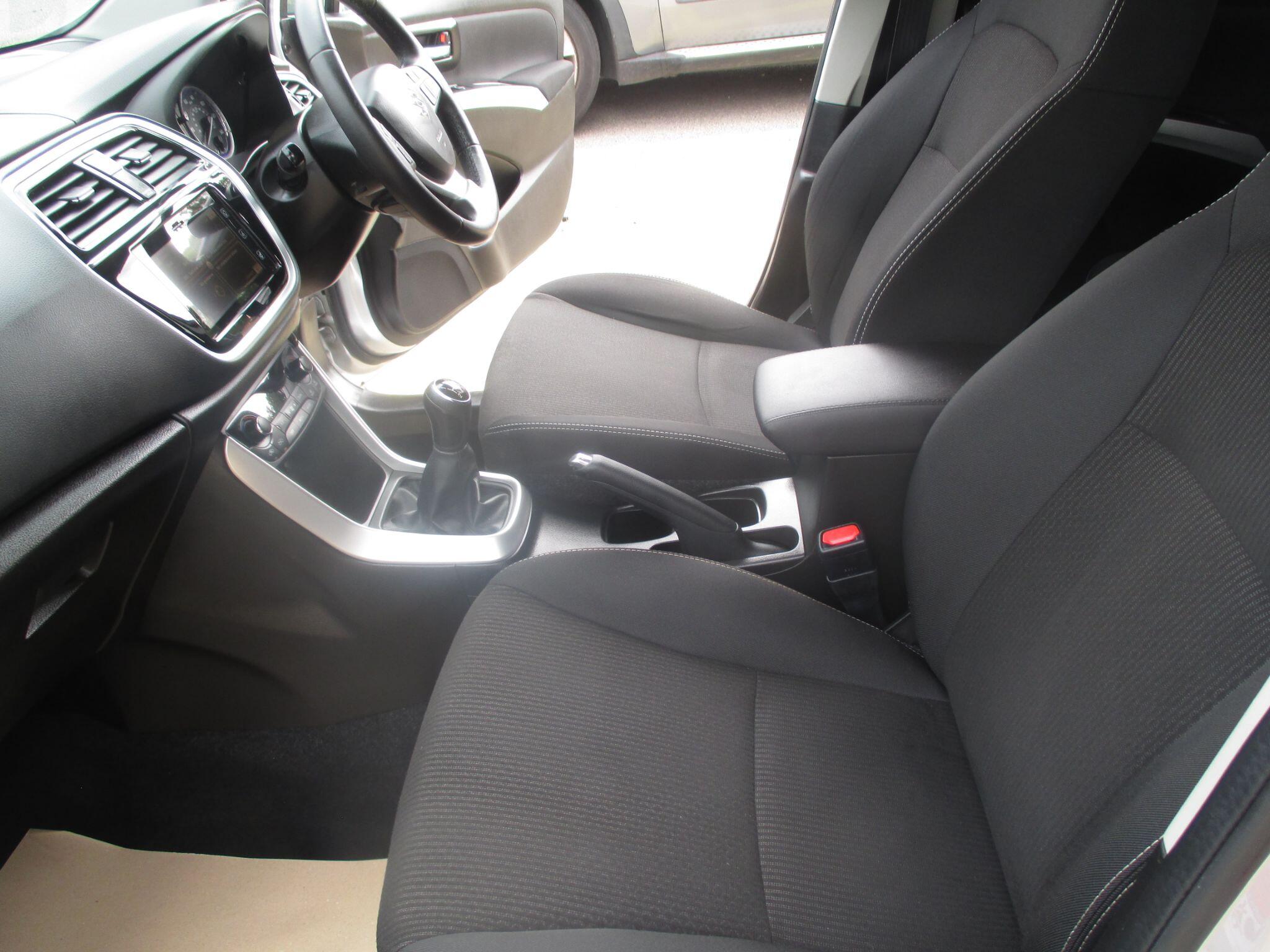 Suzuki SX4 S-Cross view 32